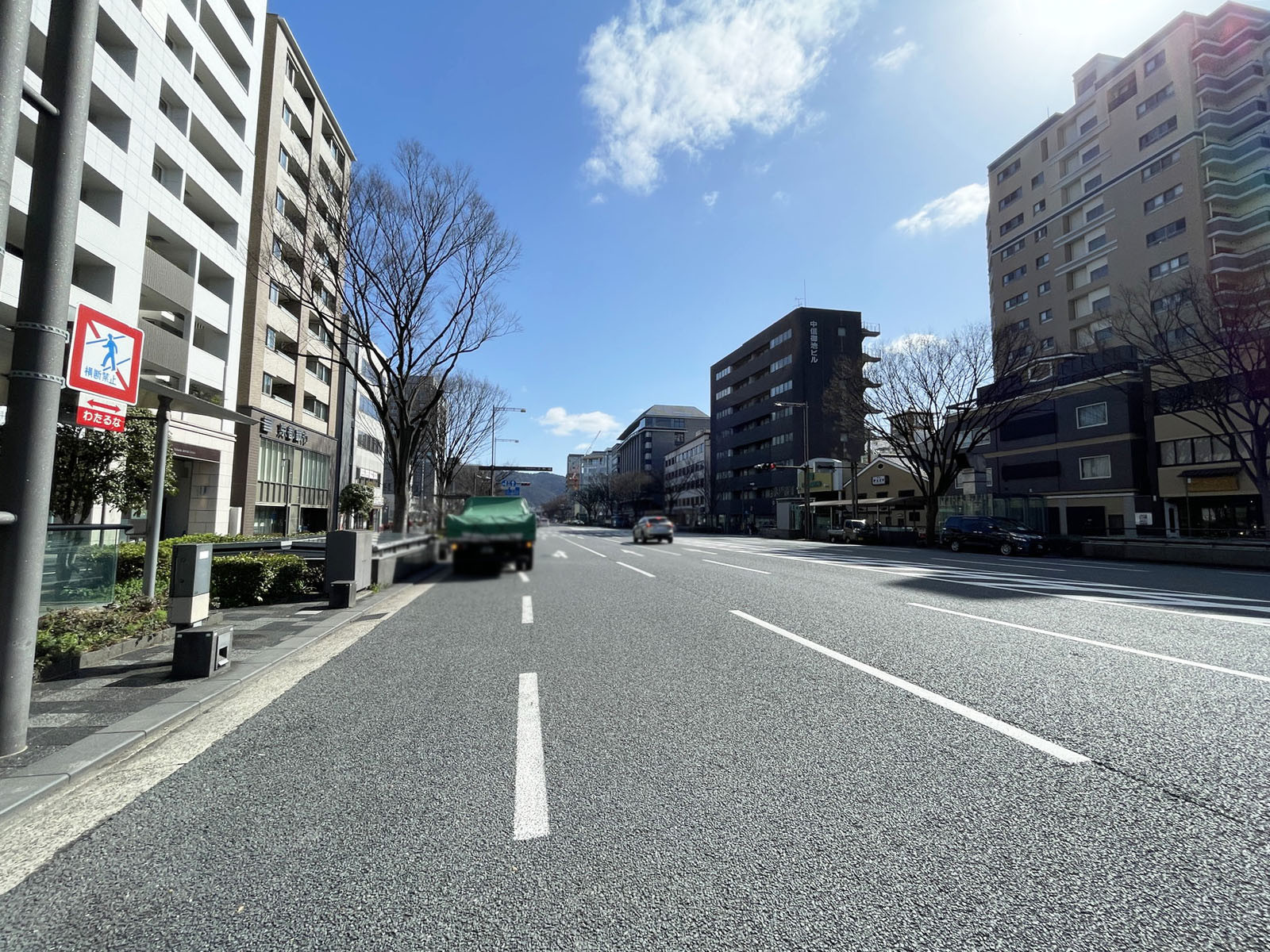 稲川ビル前面の通り