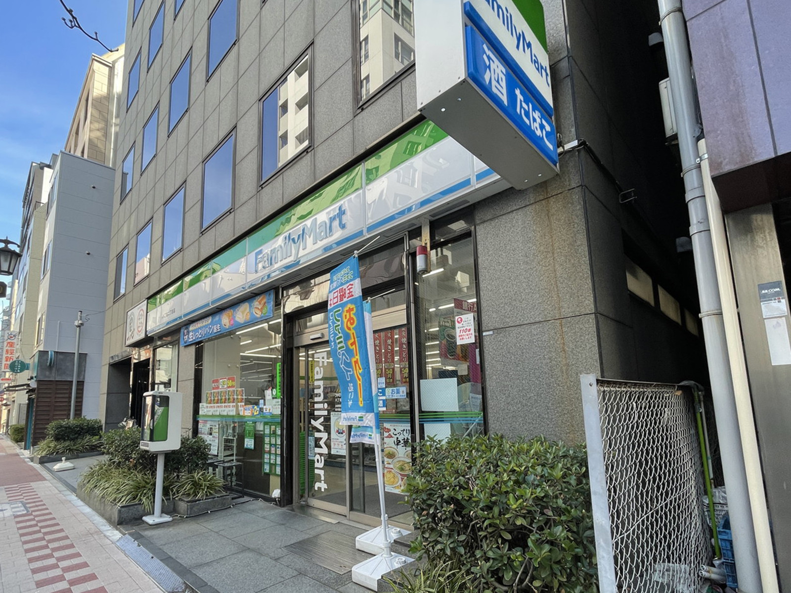 徒歩1分のファミリーマート八丁堀2丁目店