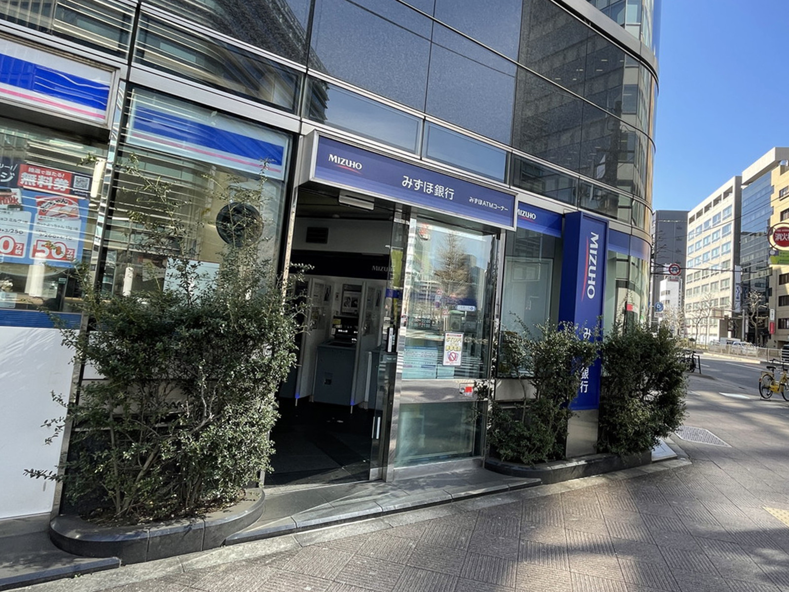徒歩2分のみずほ銀行ATMコーナー