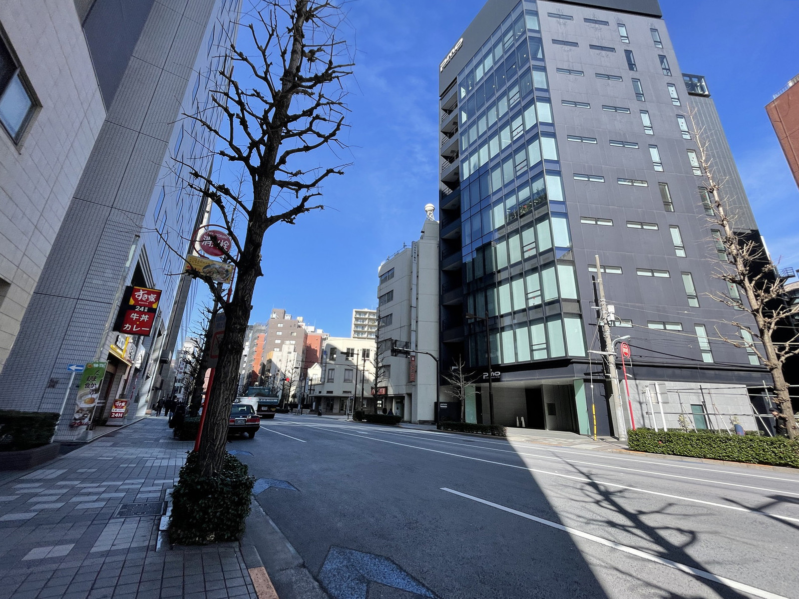 八丁堀ファーストスクエア前面の通り
