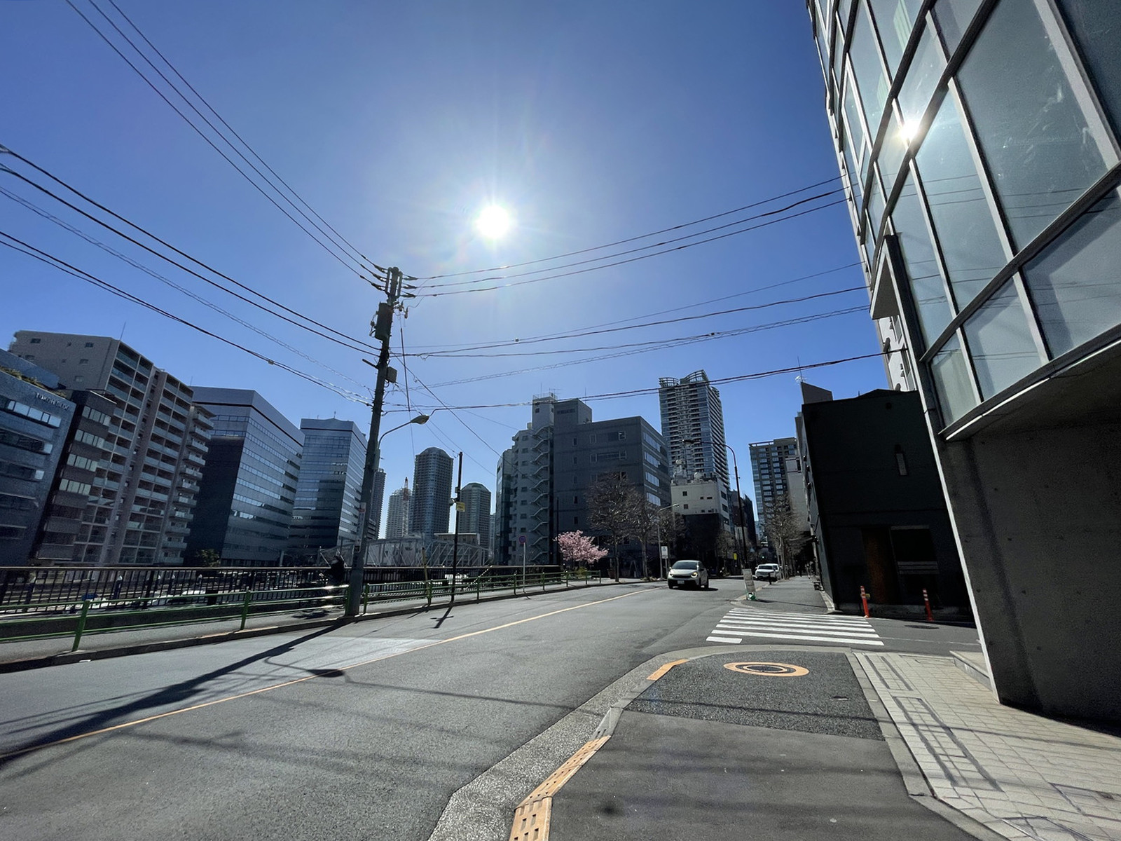 Biz SQUARE八丁堀前面の通り