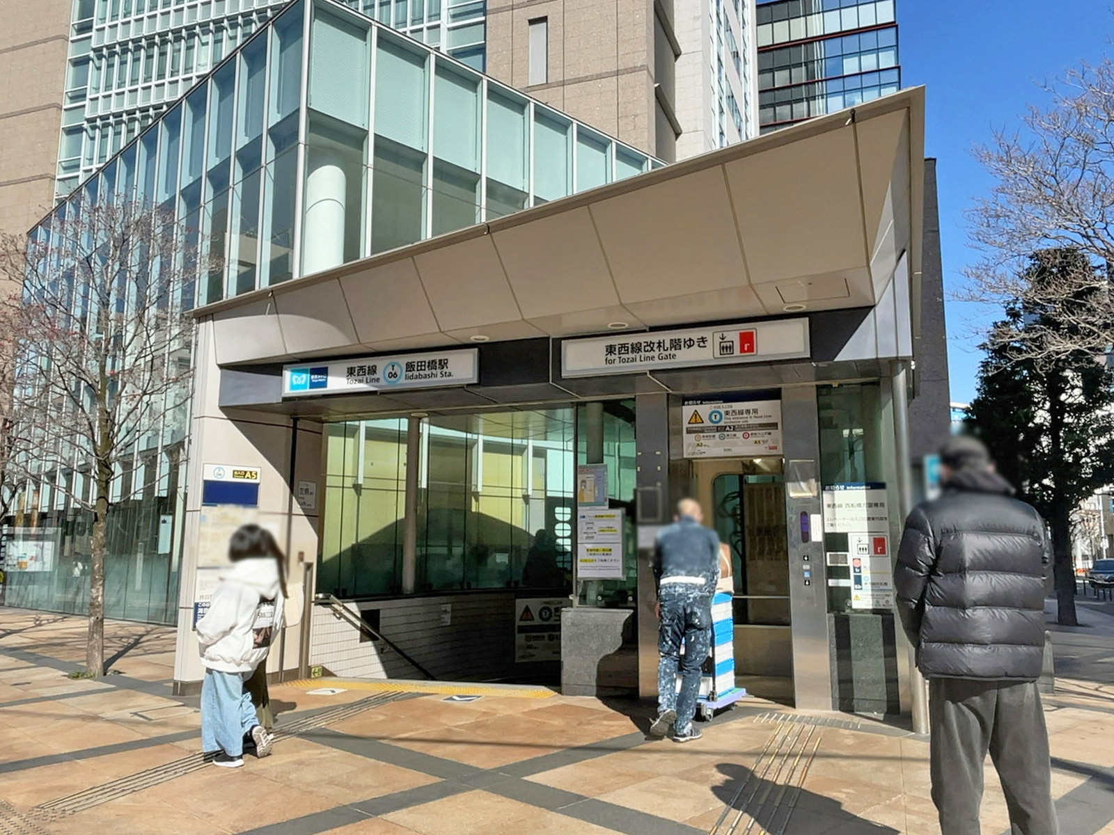 最寄りの「飯田橋駅」