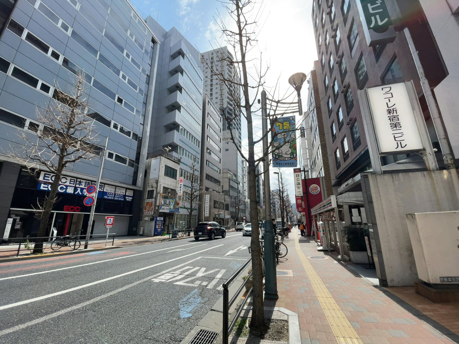 ワコーレ新宿第二ビル前面の通り