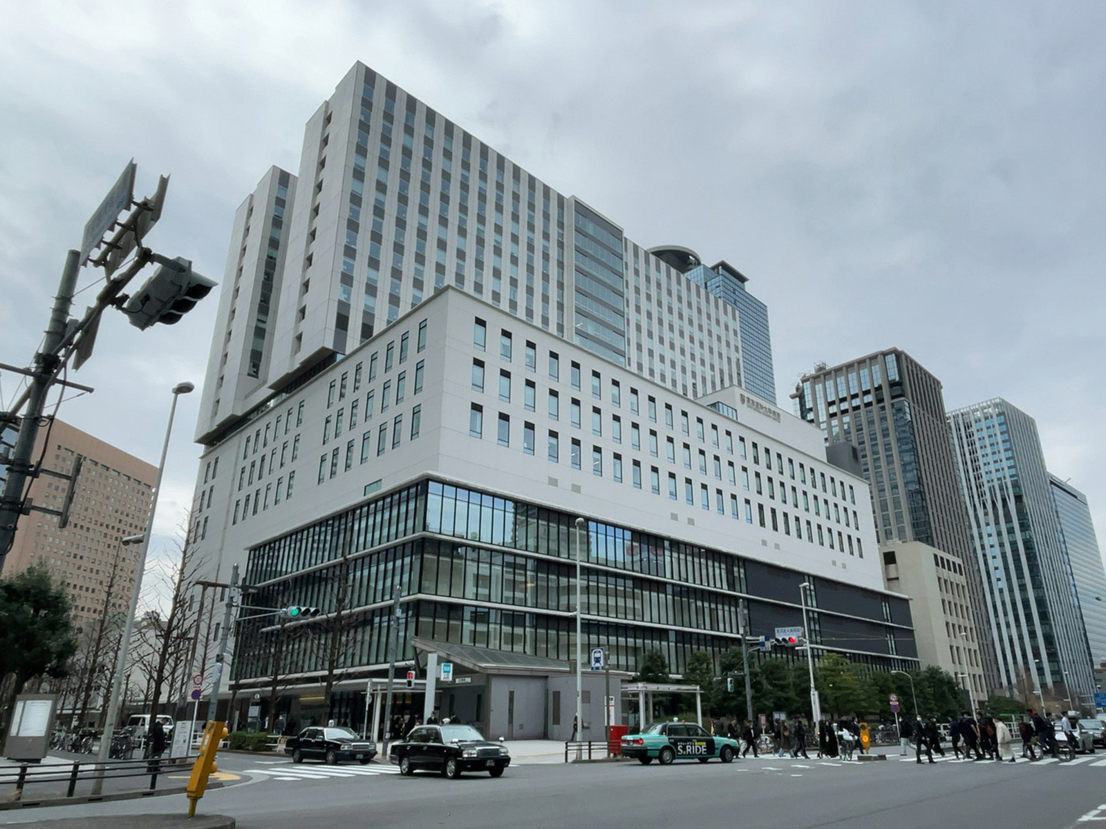 徒歩圏内の東京医科大学病院