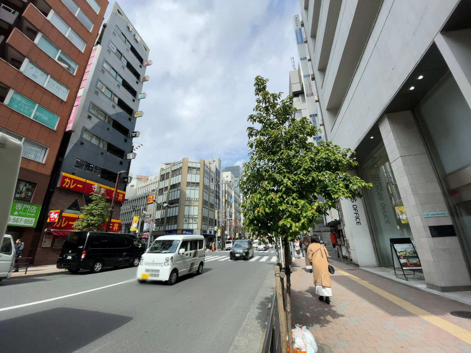ヒノデビル前面の通り