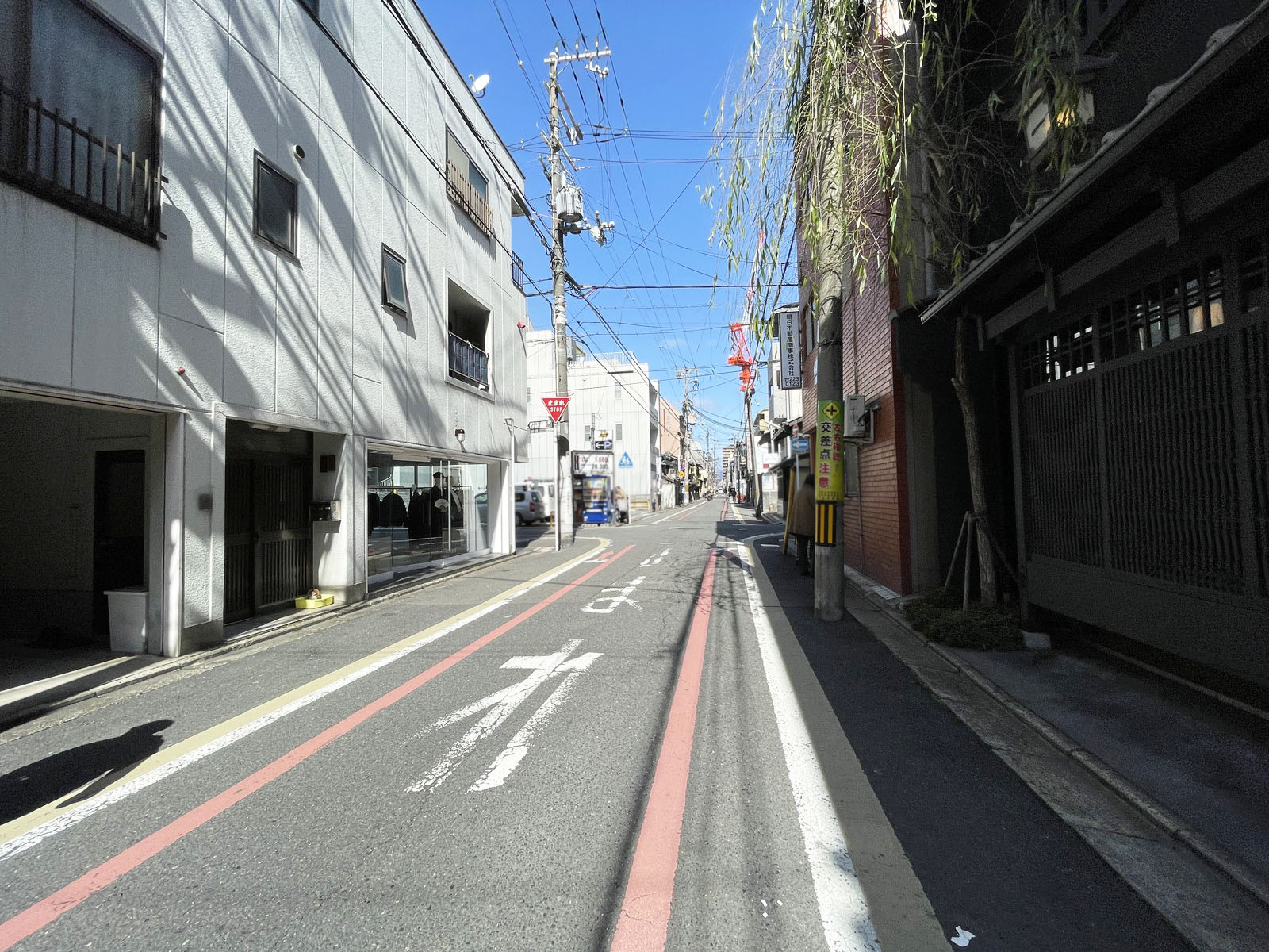SOZOクロスビル前面の通り