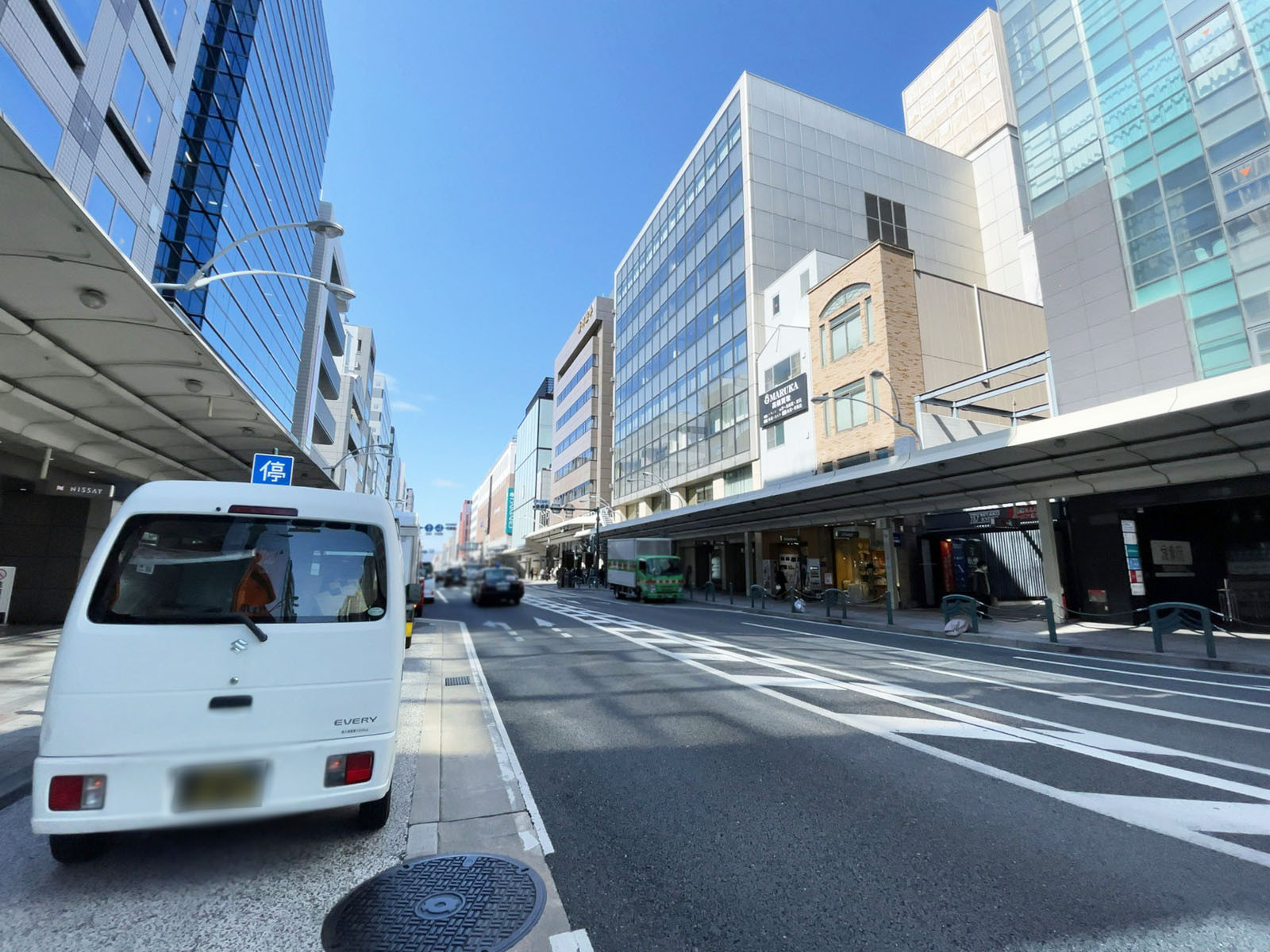ニッセイ四条柳馬場ビル前面の通り