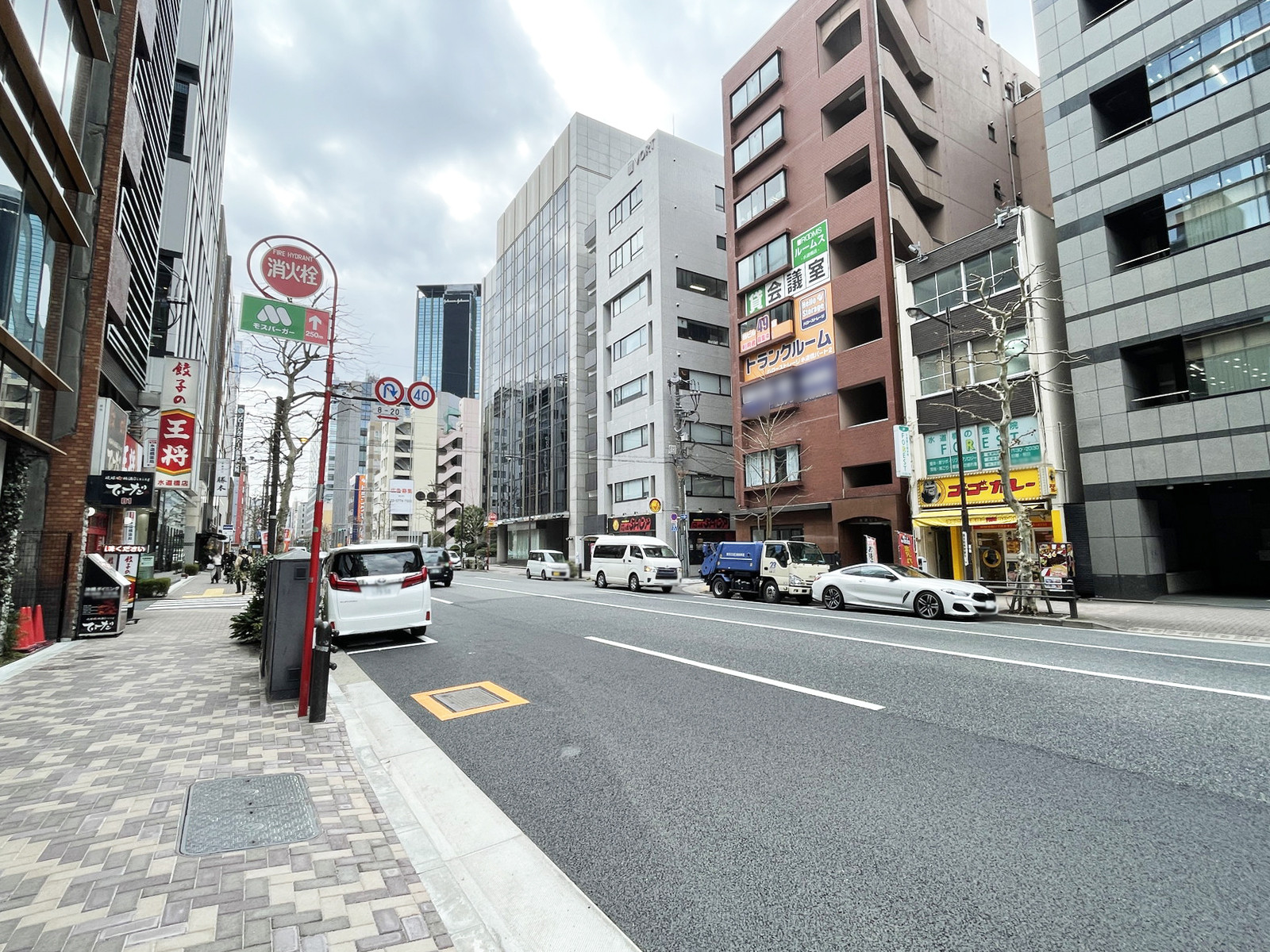 水道橋 BUSINESS CUBE前面の水道橋西通り