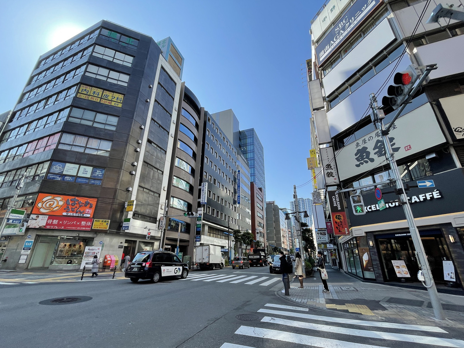 山の手ビル東館前面の通り