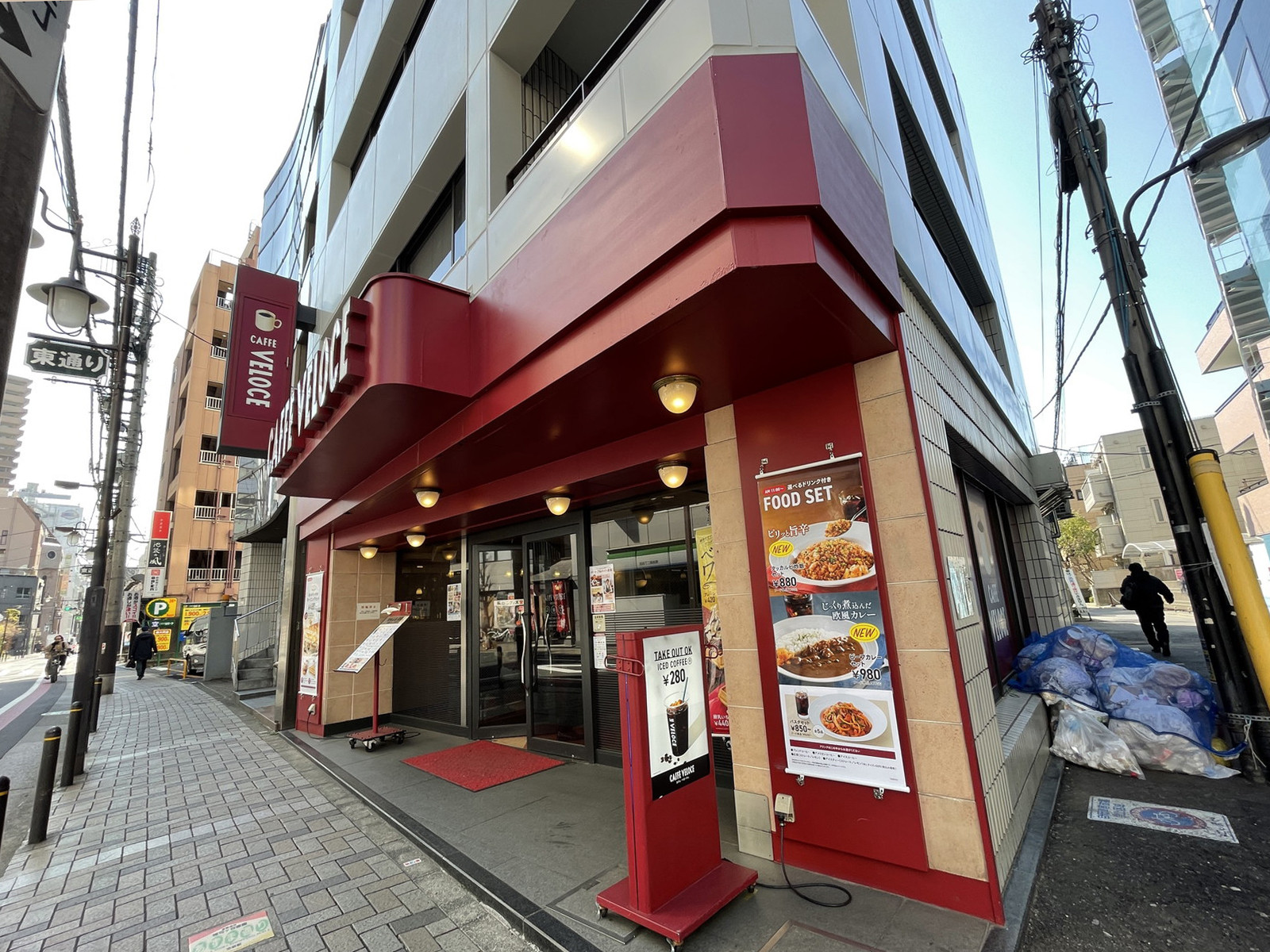 向かいのカフェ・ベローチェ南池袋店