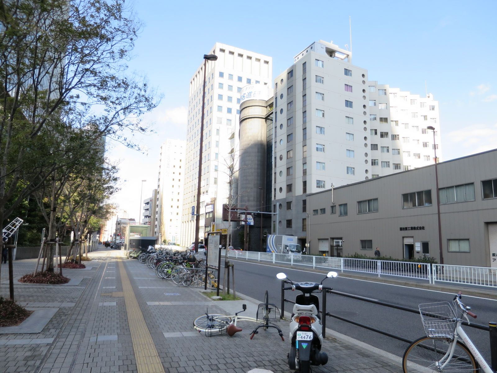 前面の道路