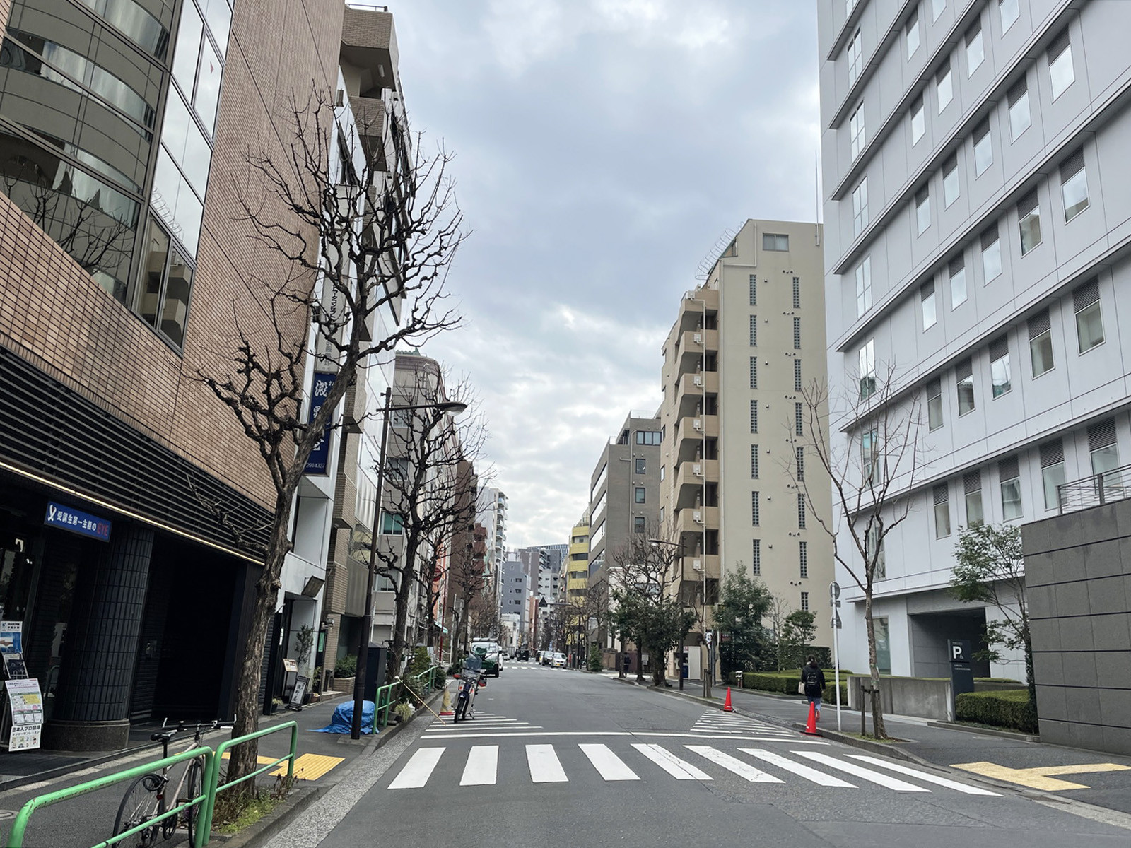 サンポウ水道橋ビル前面の錦華通り