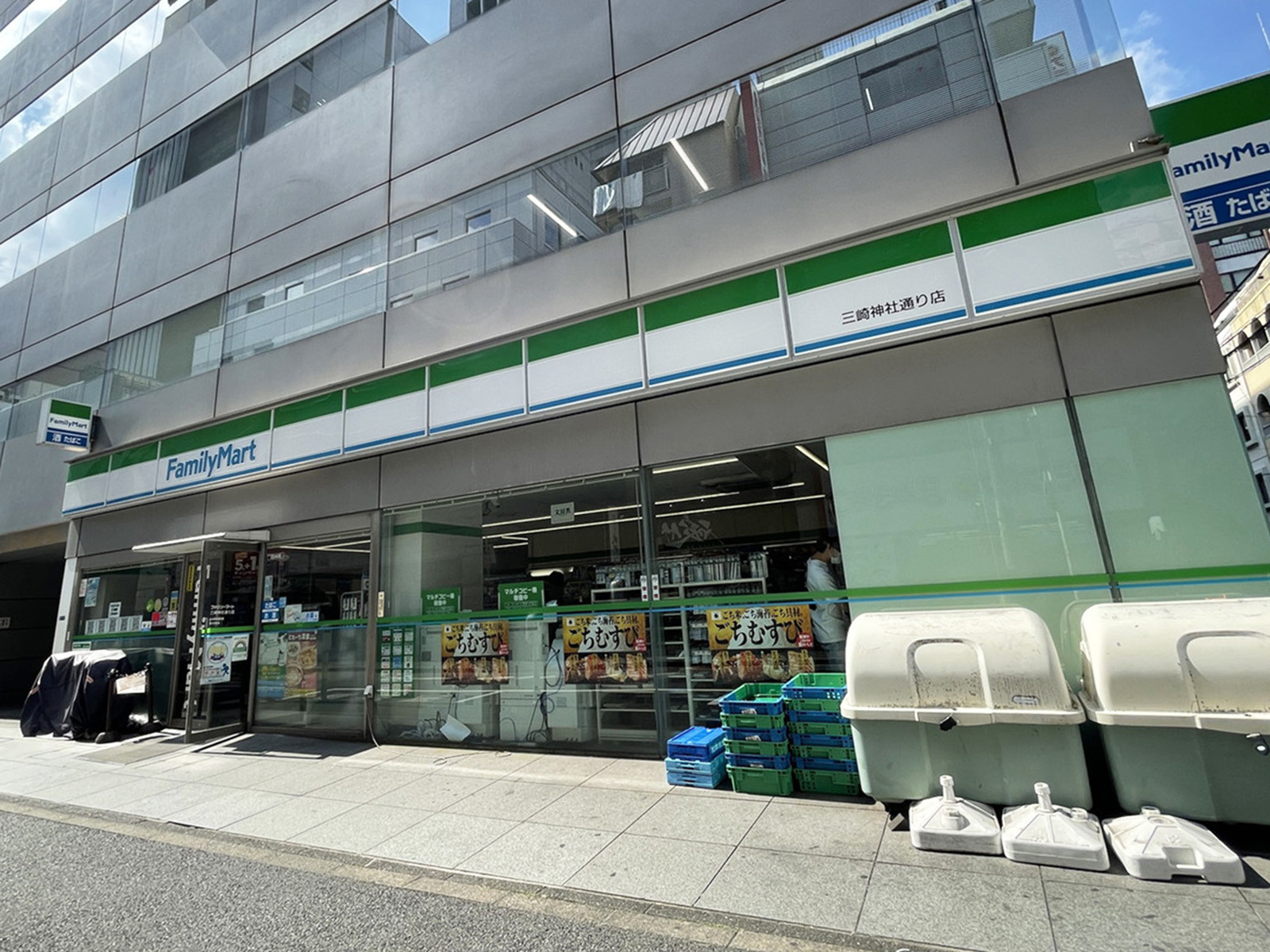 至近のファミリーマート三崎神社通り店