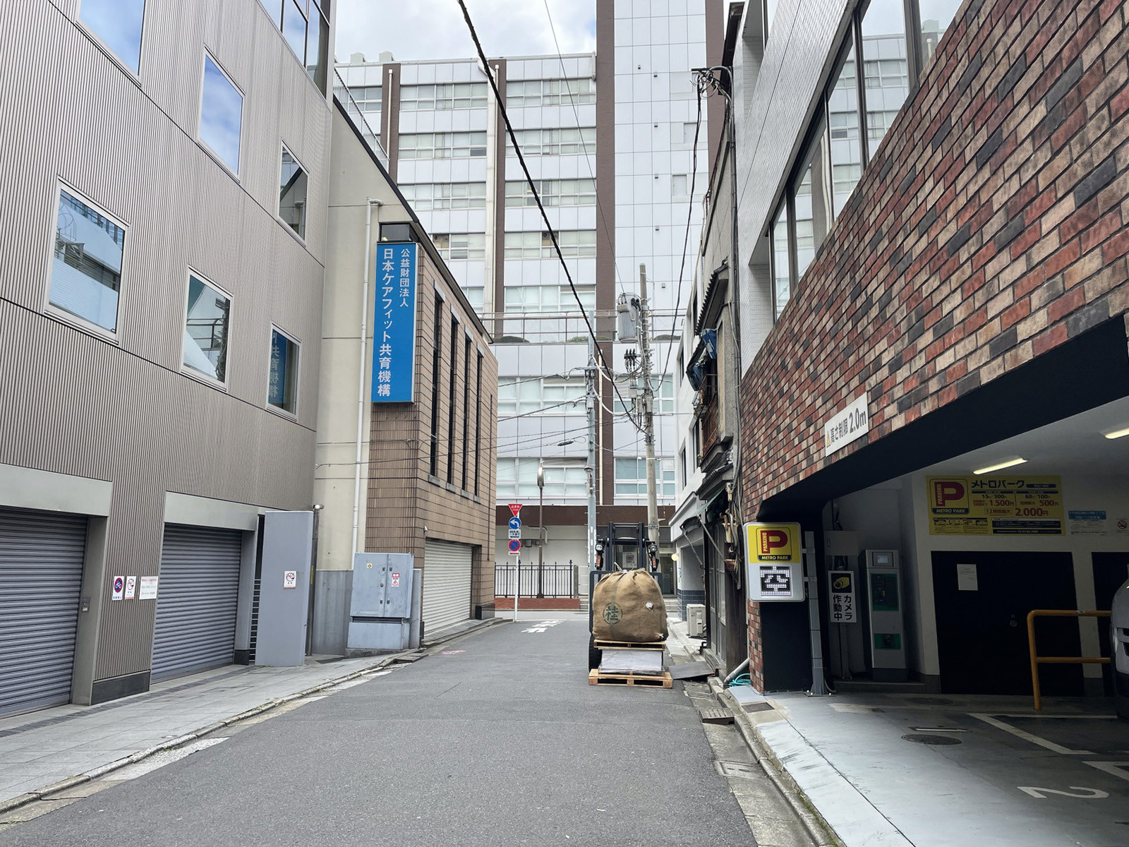 BRICK GATE 水道橋前面の通り