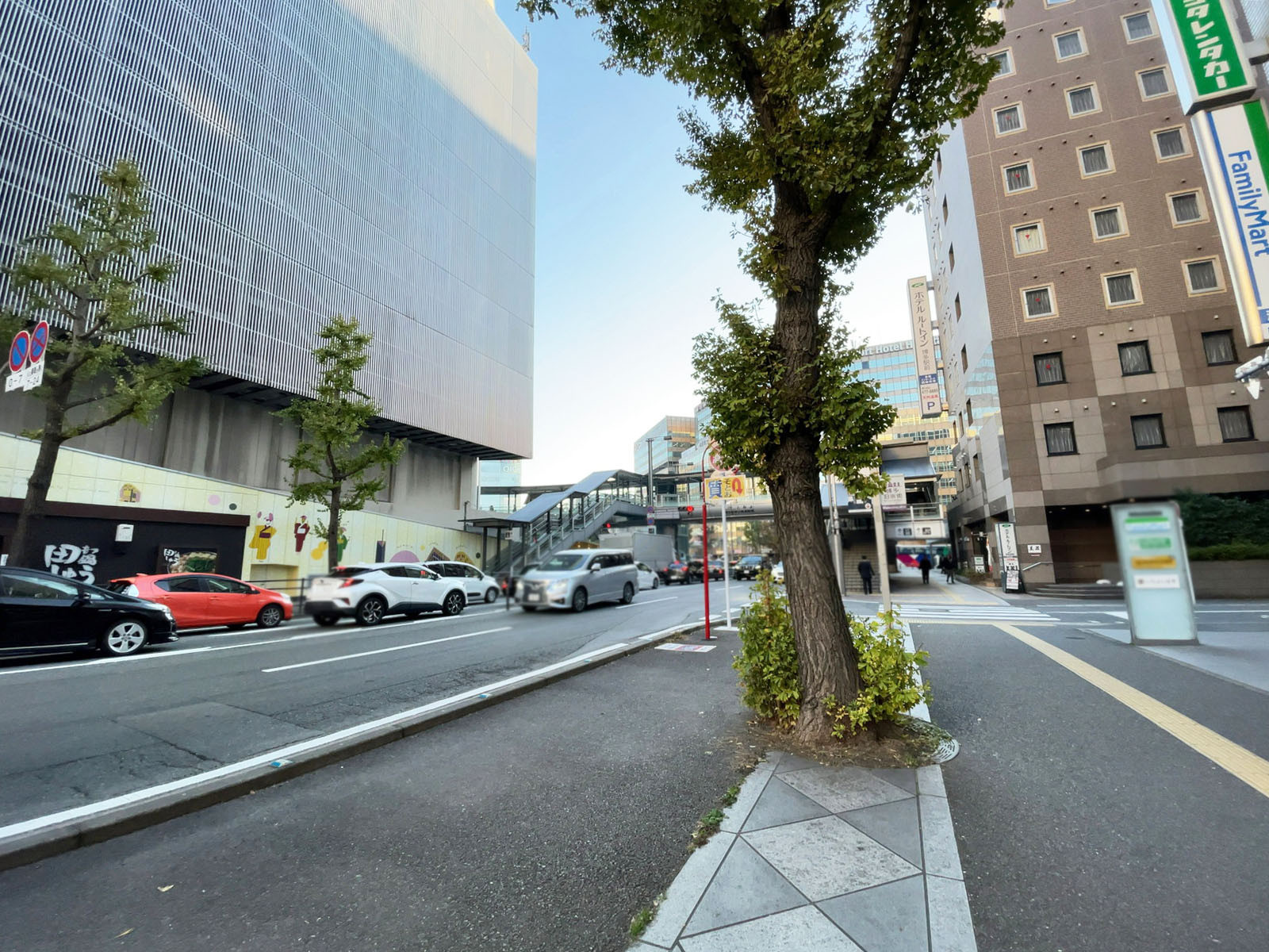 NMF博多駅前ビル前面の通り
