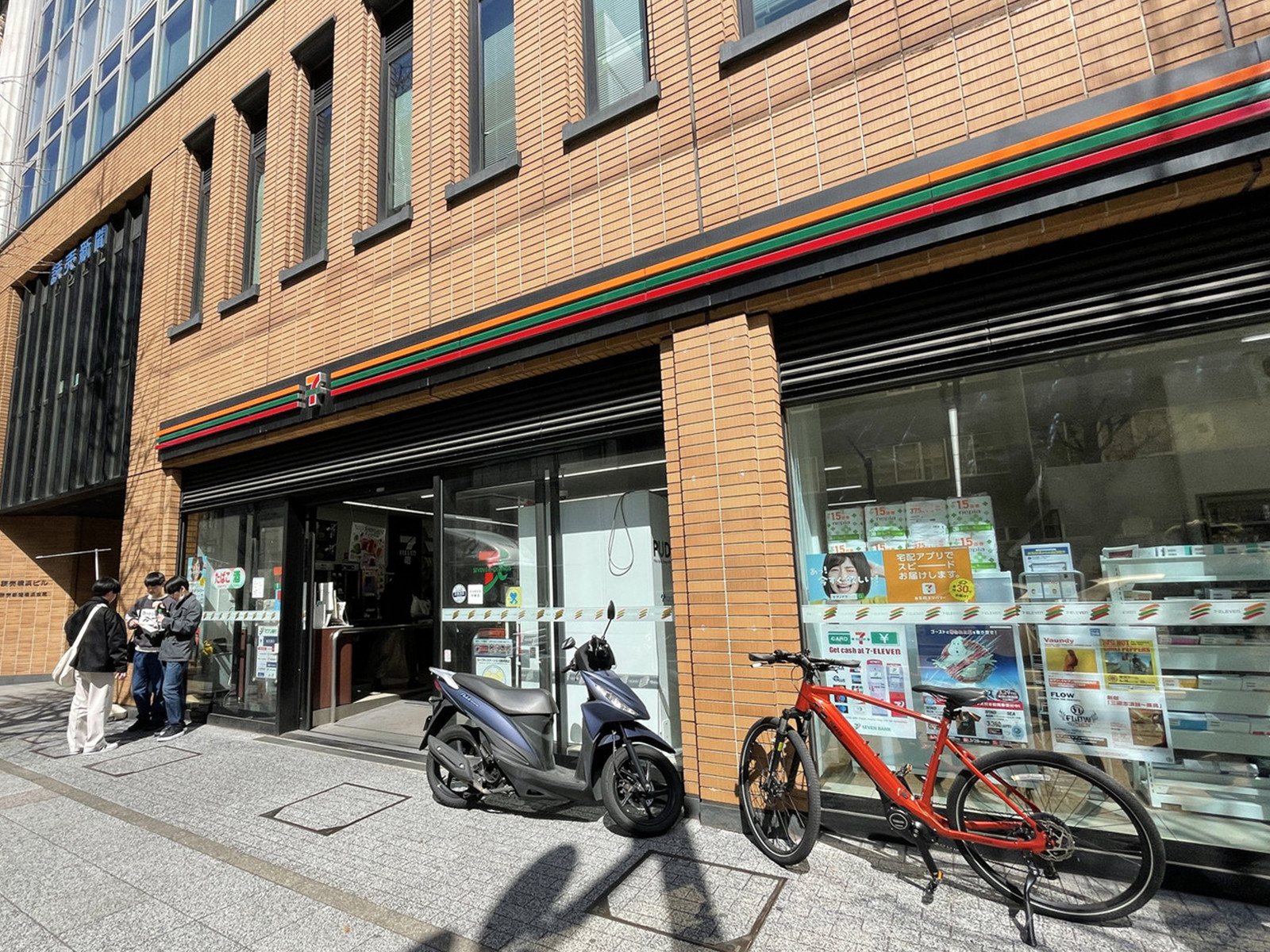 徒歩2分のセブンイレブン 横浜山下町本町通り店