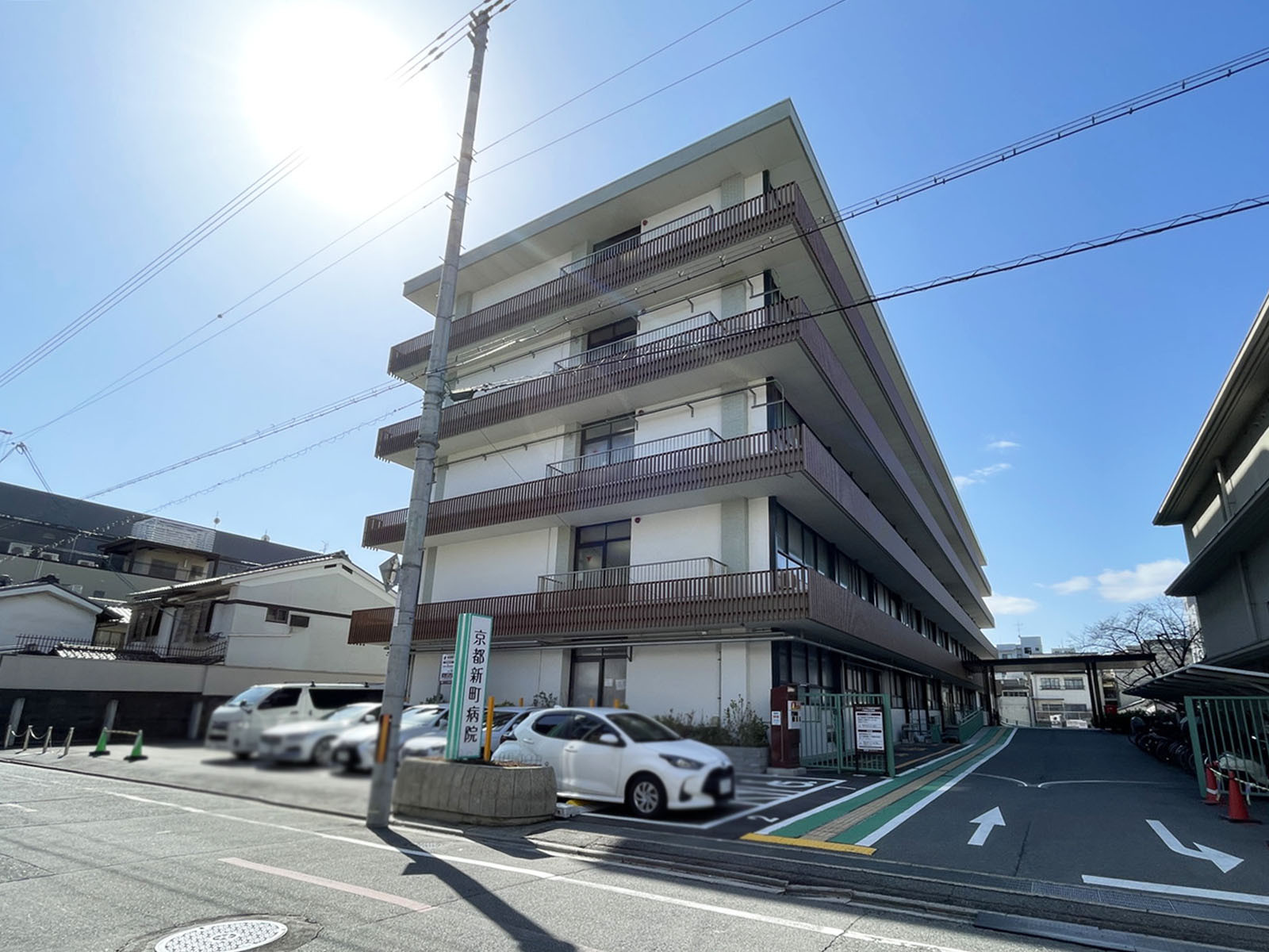 同じ通りにある京都新町病院