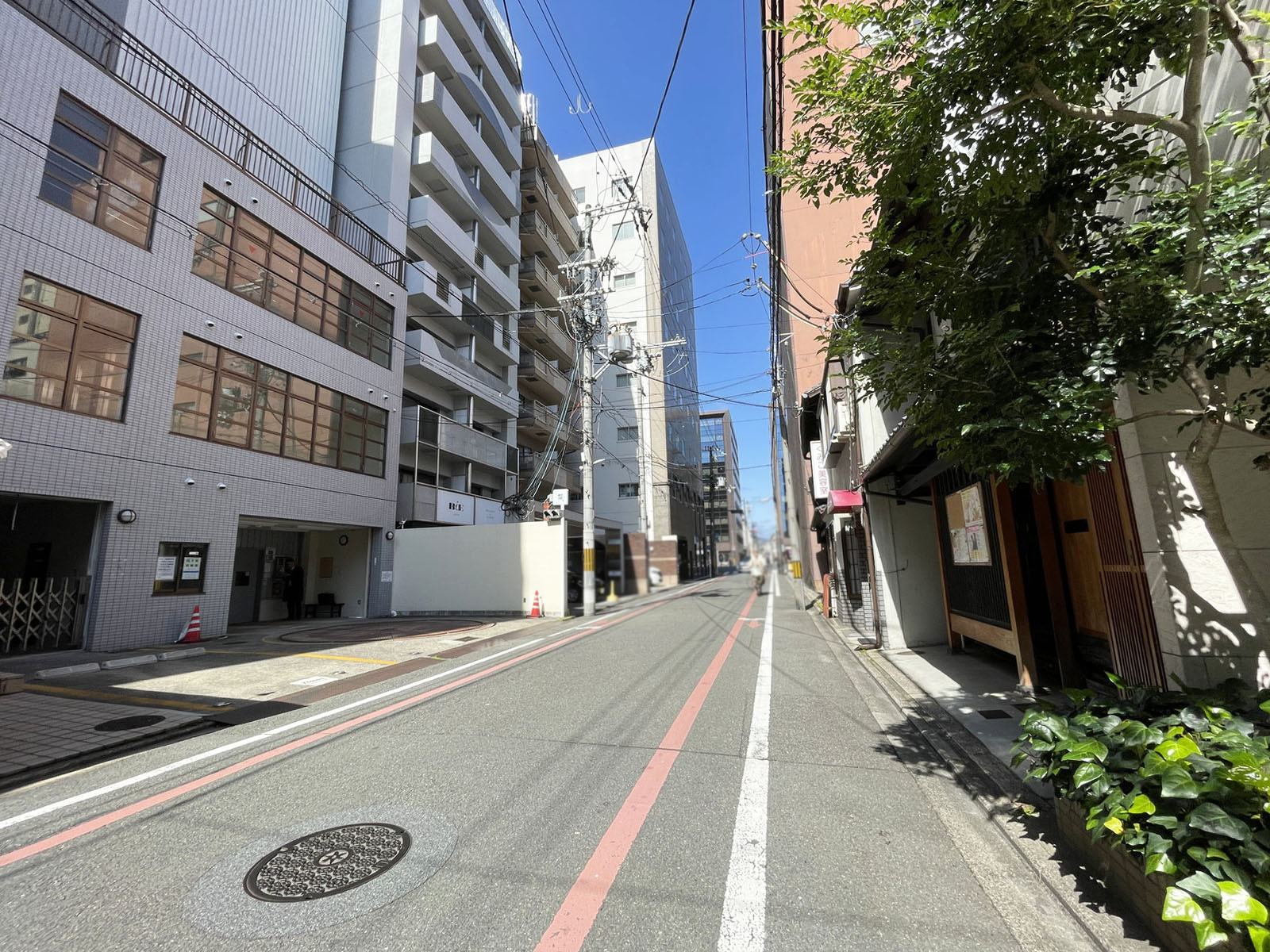 AOビル前面の通り
