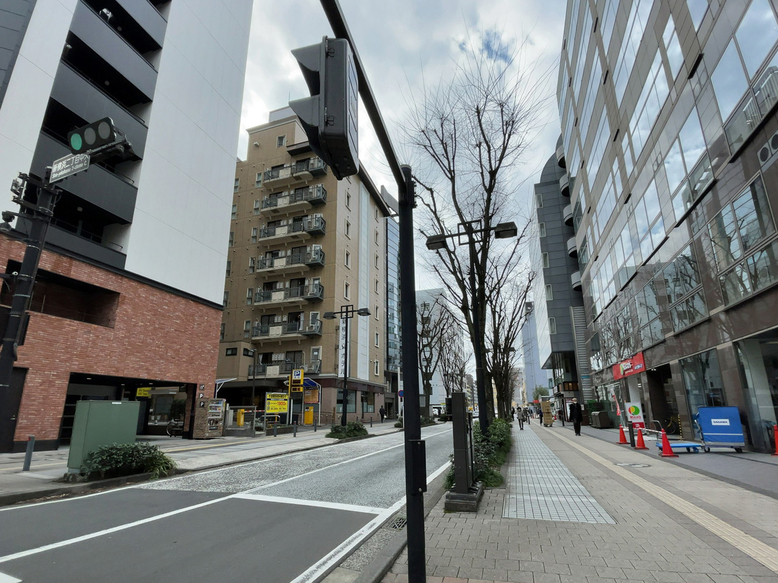 アーバンセンター新横浜前面の通り