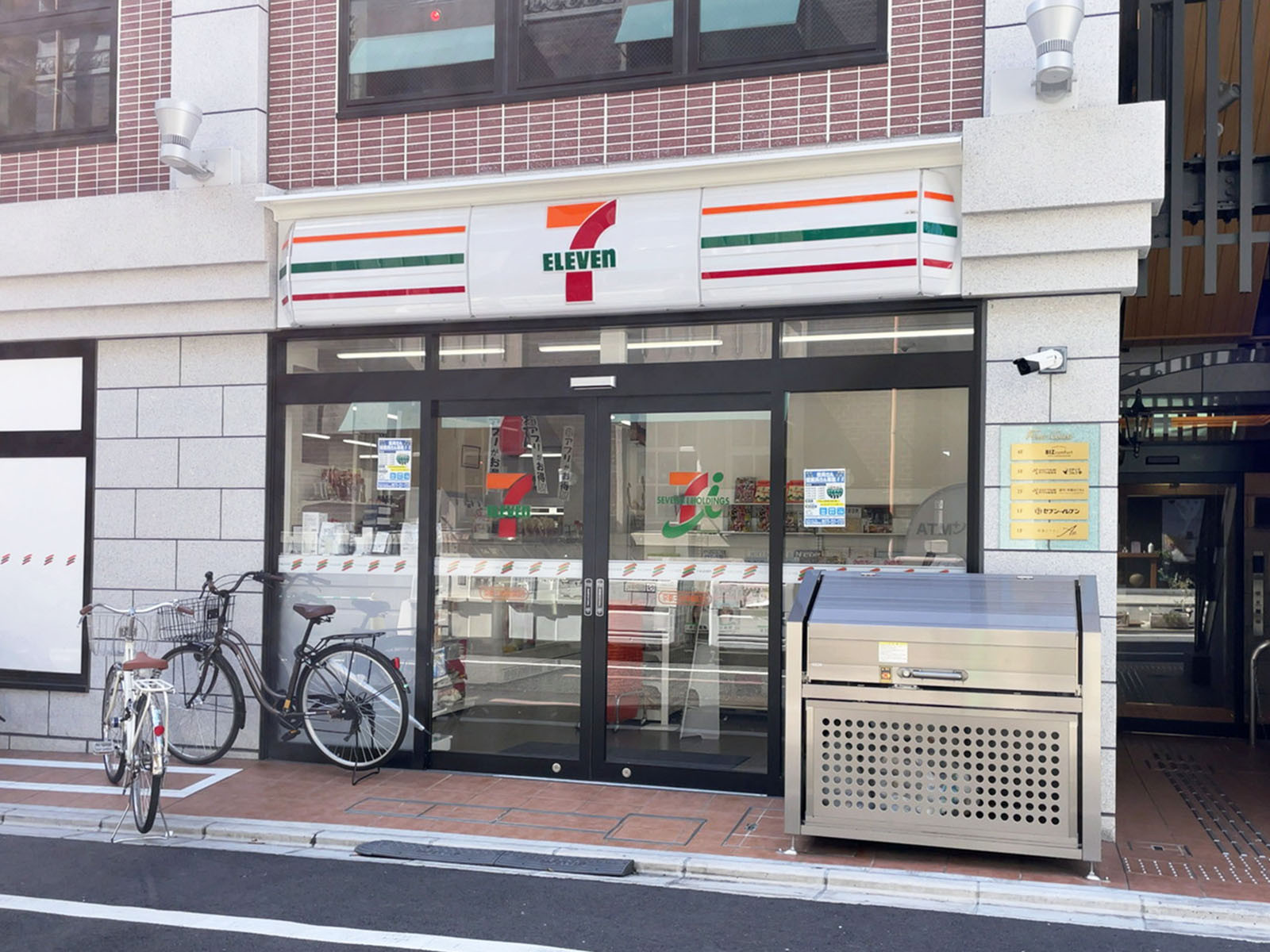隣のセブンイレブン 京都三条両替町店