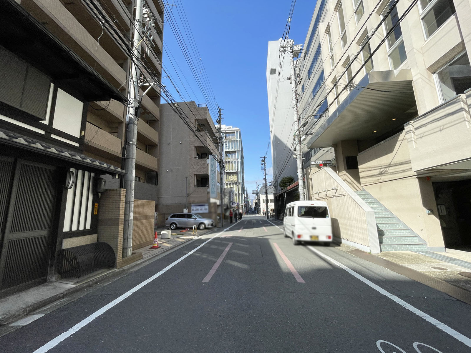 京都友禅ビル前面の通り