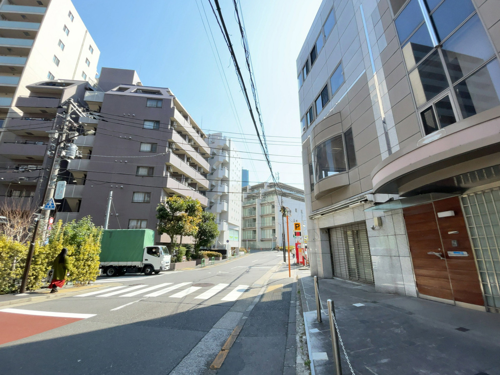 近文ビル前面の通り