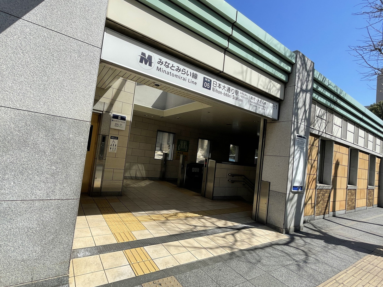 最寄りの「日本大通り駅」