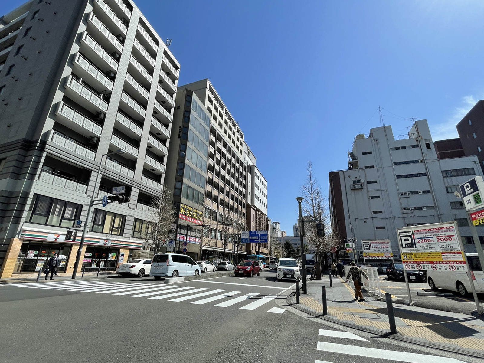 プライムメゾン横濱日本大通前面の通り