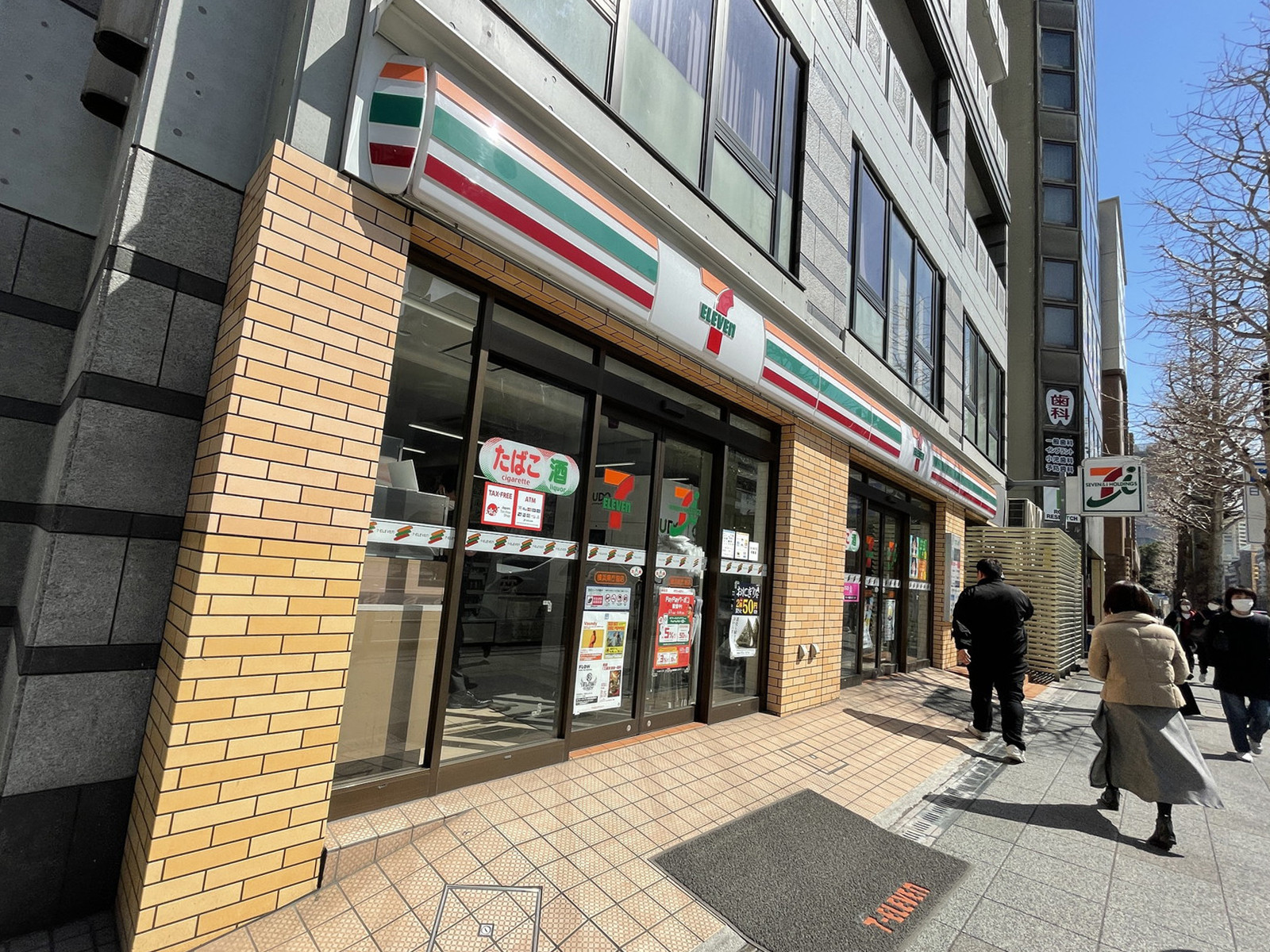 並びのセブンイレブン 横浜県庁前店