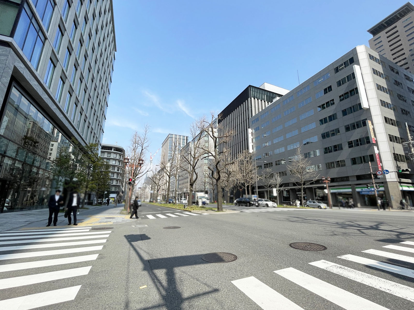 アーバンネット御堂筋ビル前面の通り