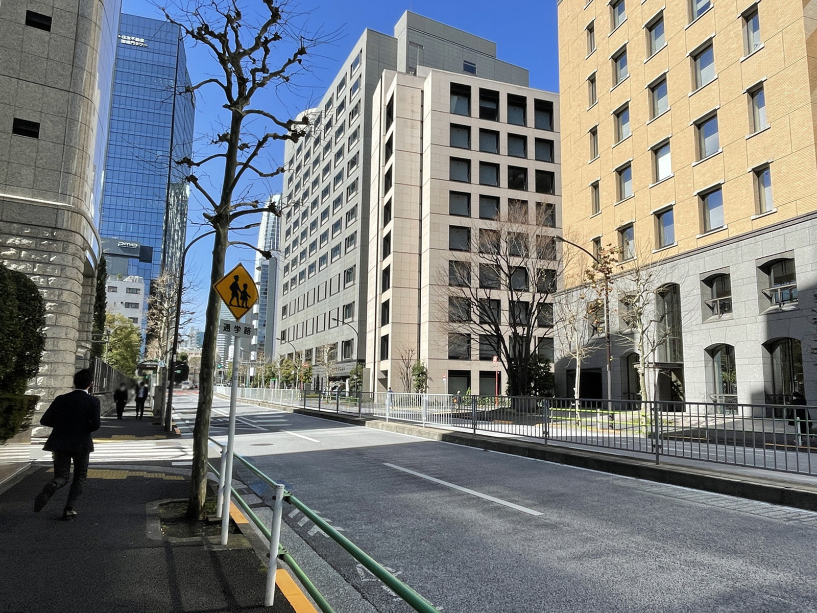 大門KSビル前面の通り
