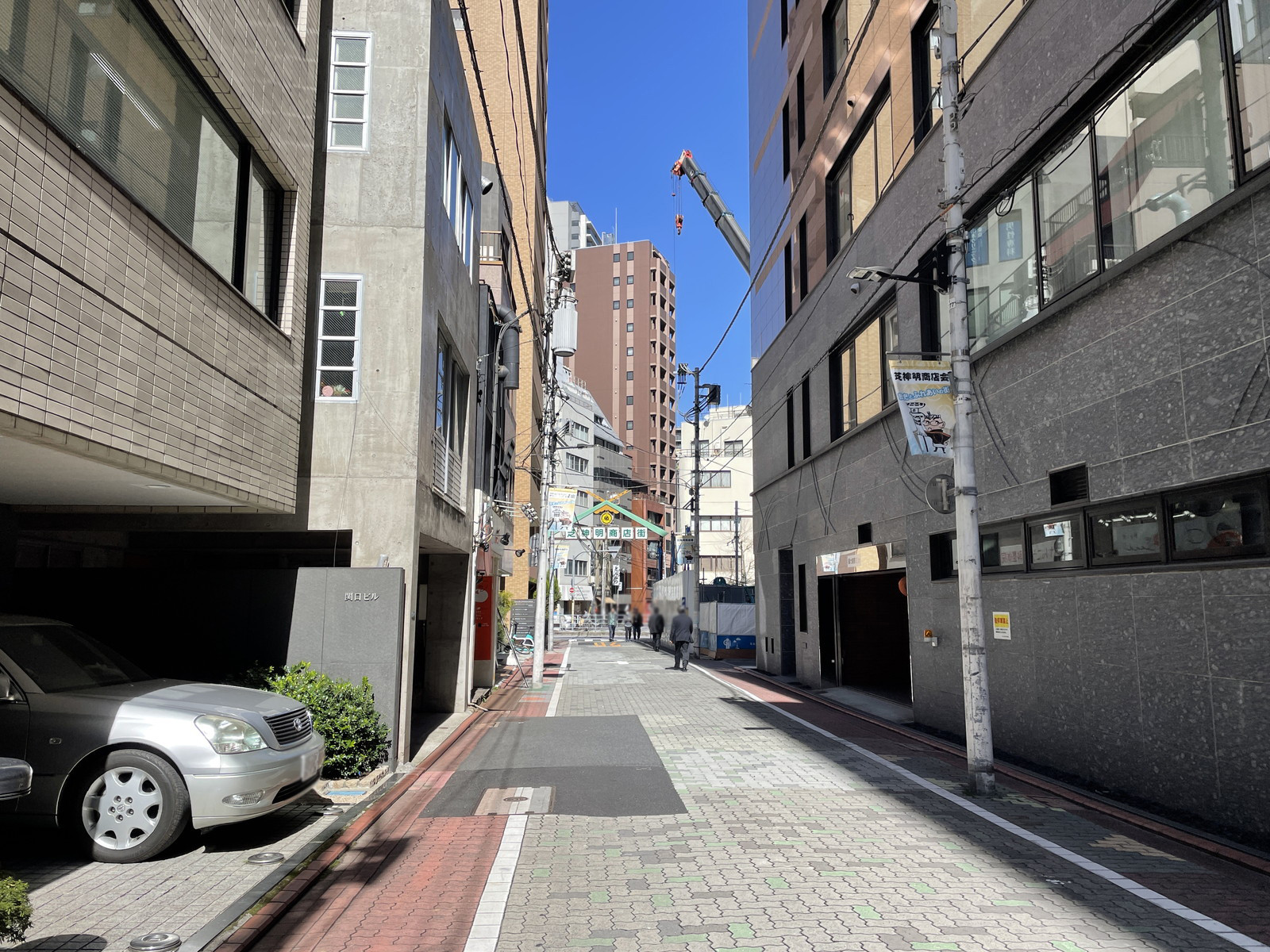 関口ビル前面の通り