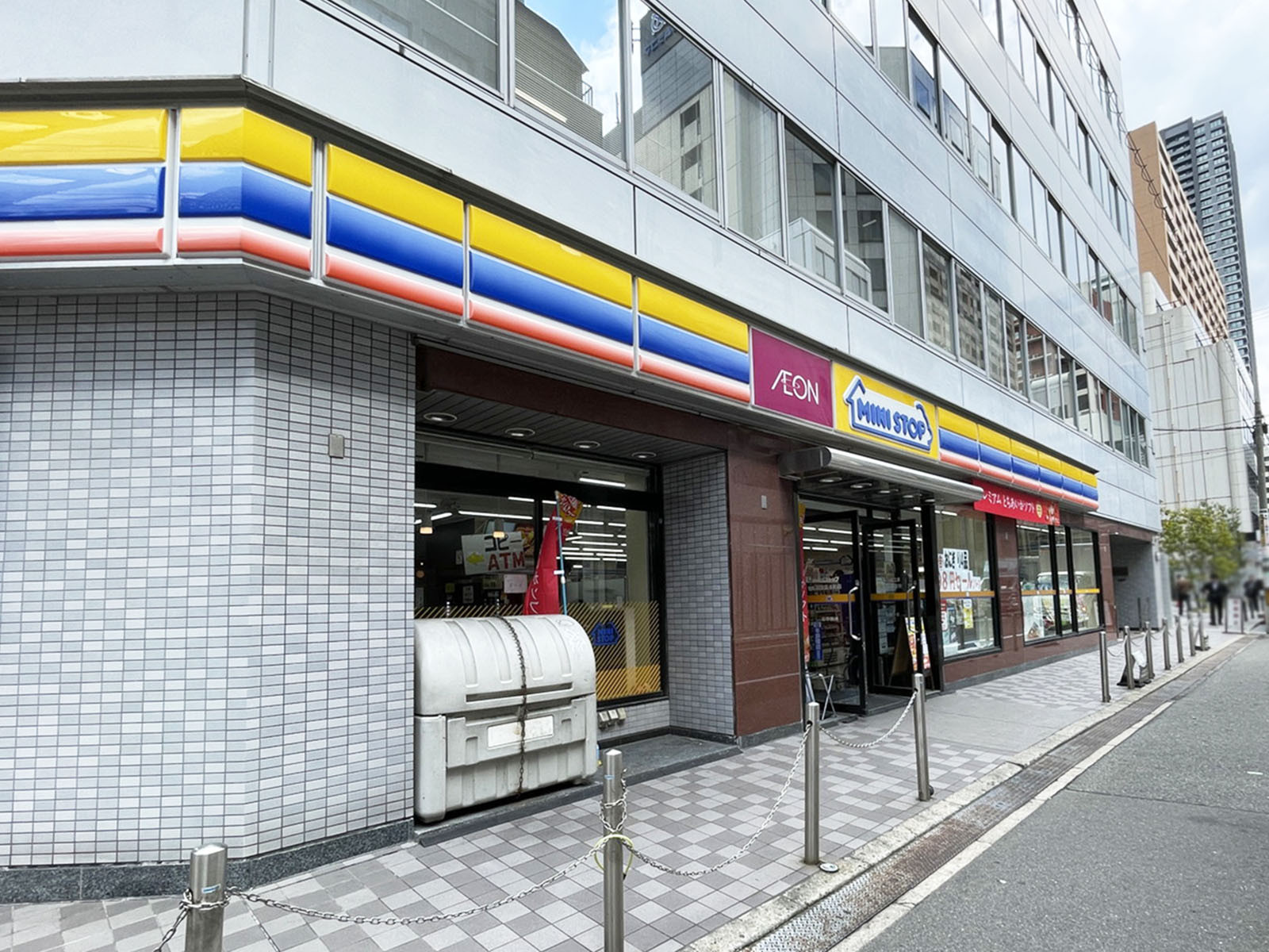 同じ通りにあるミニストップ 御堂筋本町店