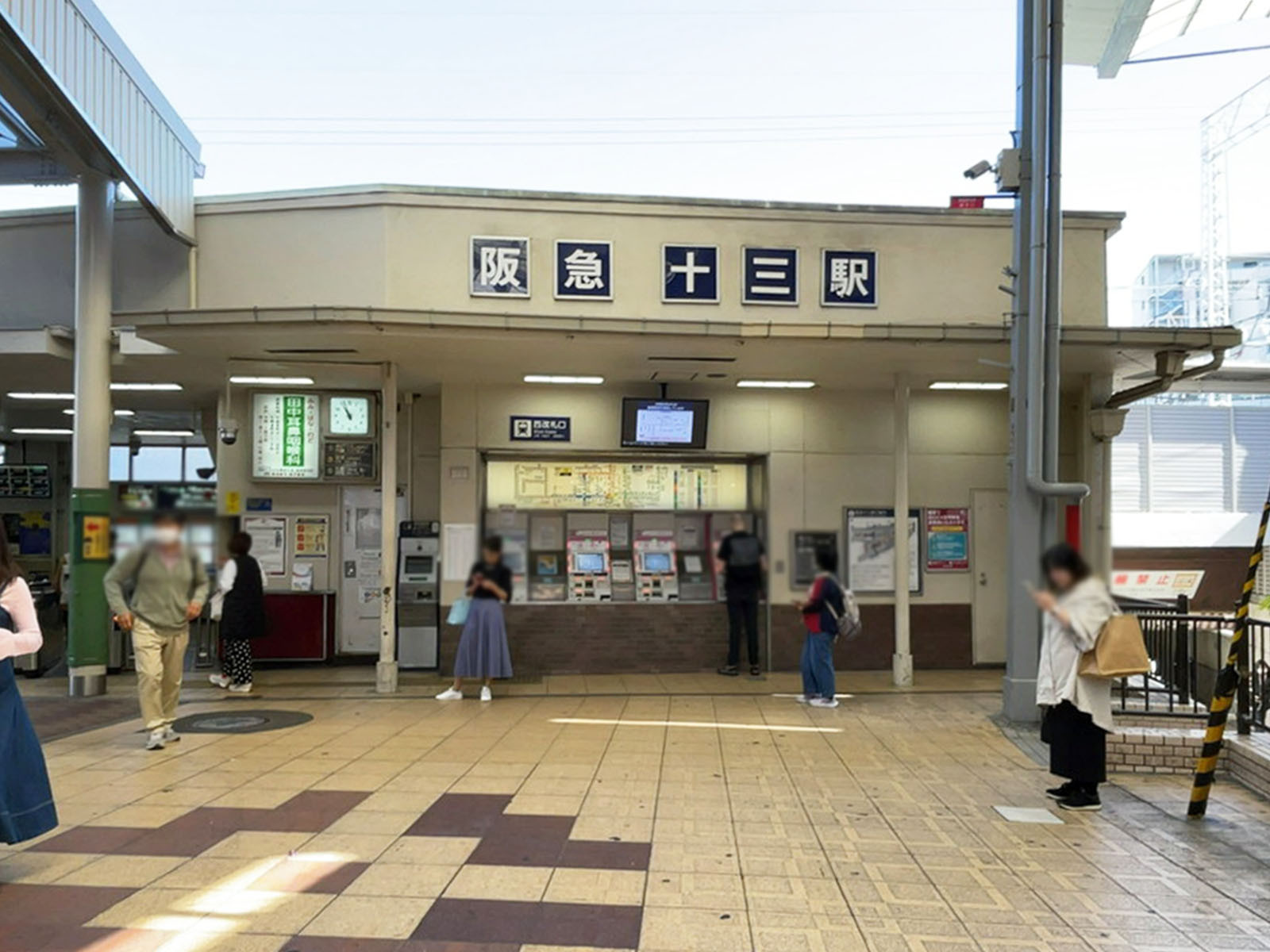 最寄りの「十三駅」