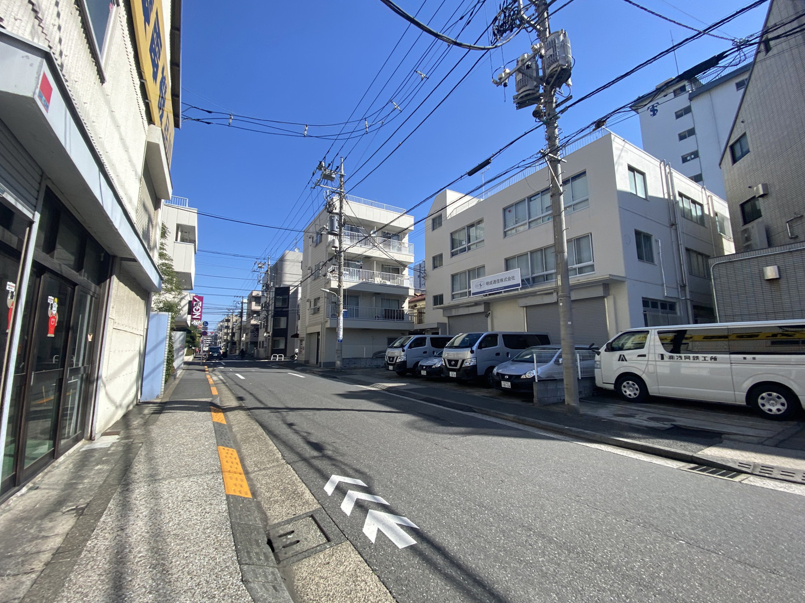 大森TSビル前面の通り