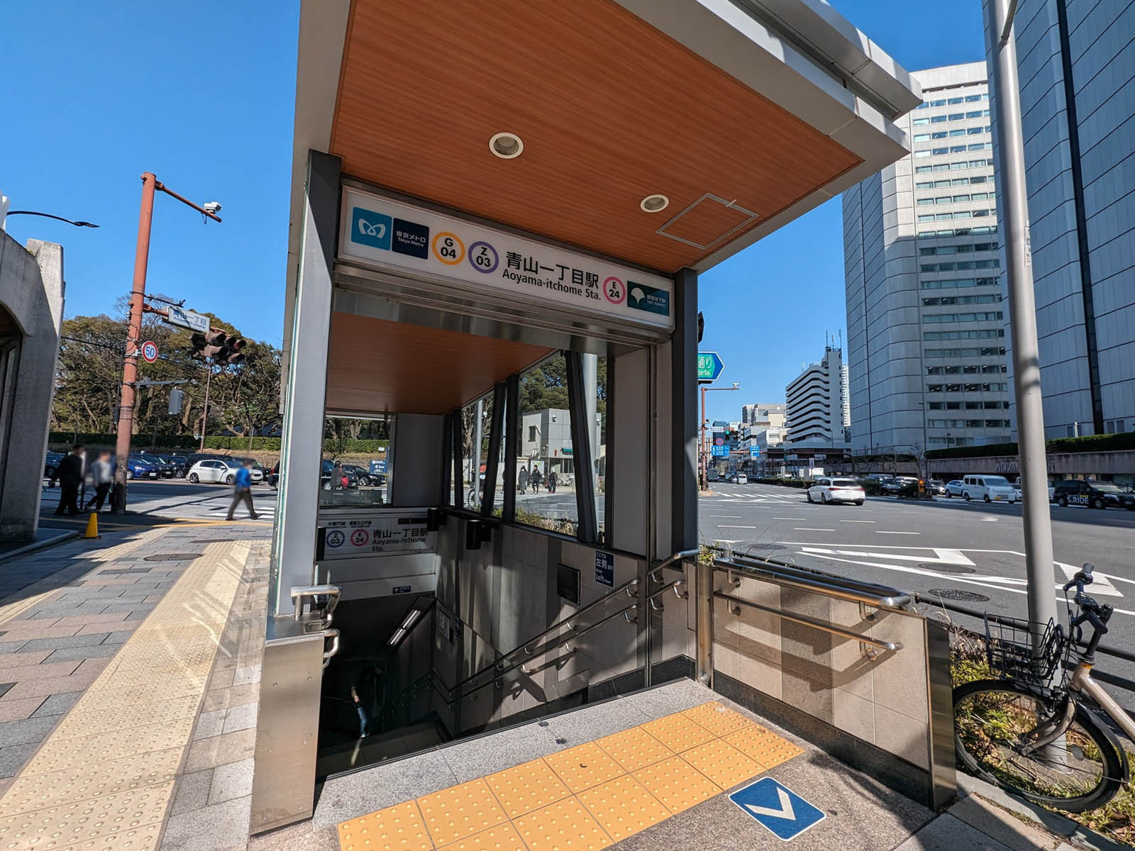 最寄りの「青山一丁目駅」