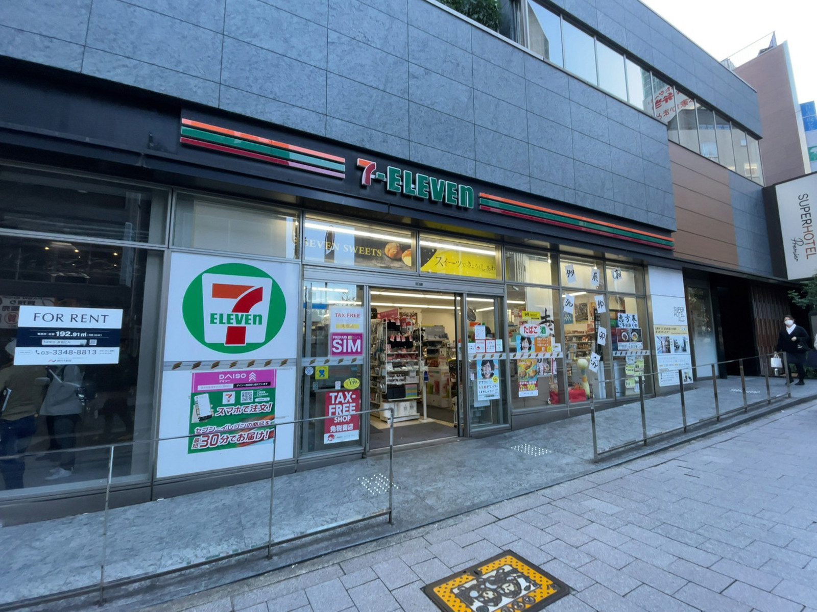 徒歩1分のセブンイレブン 赤坂3丁目一ツ木通り店