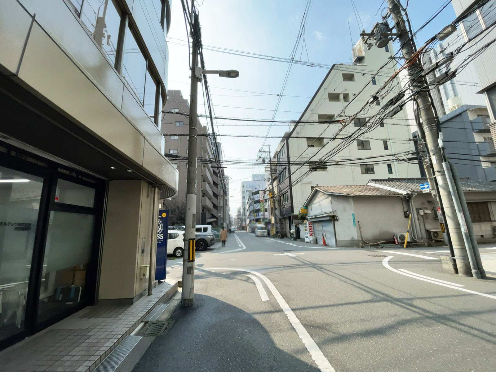 第8新大阪ビル前面の通り