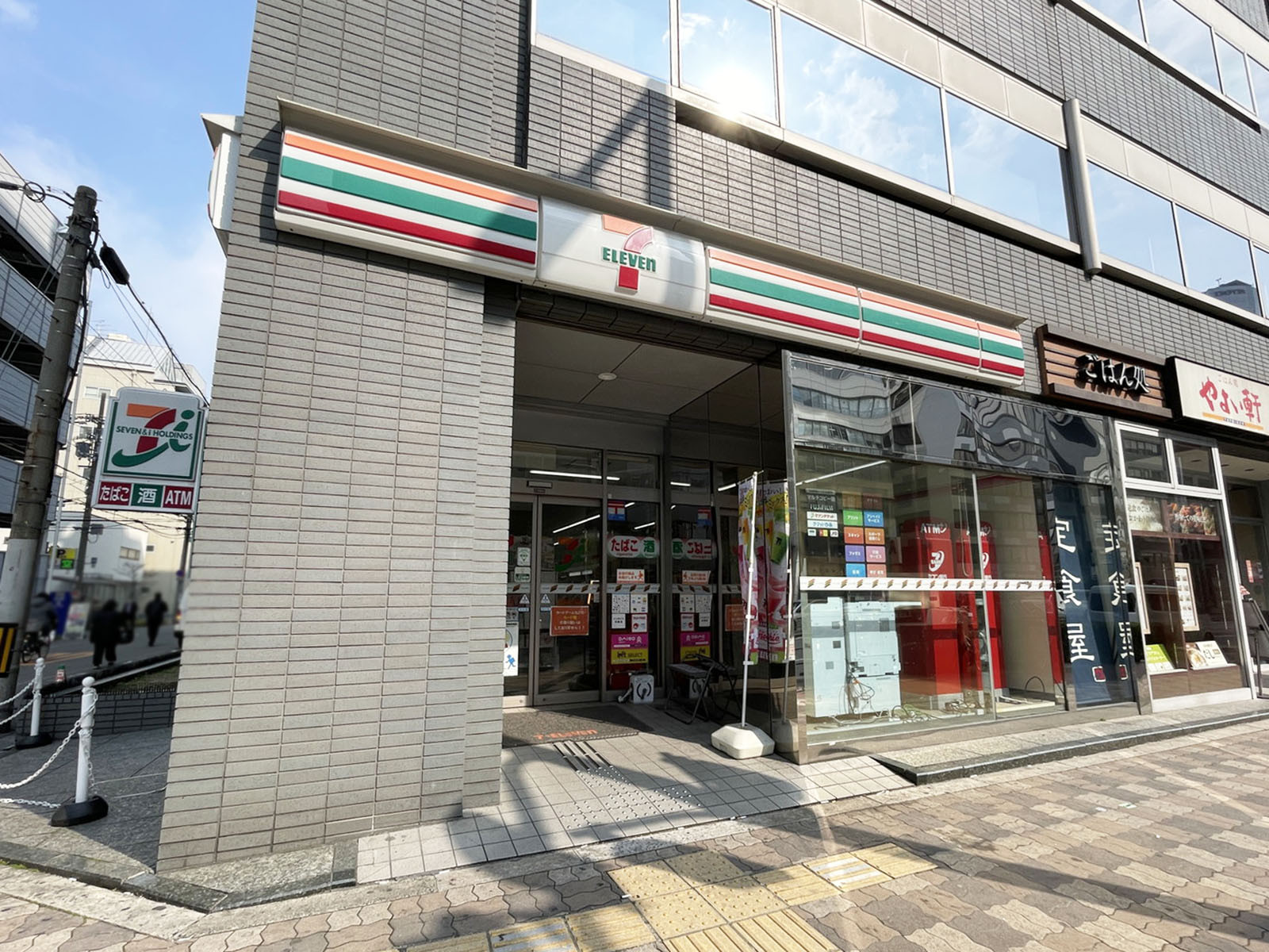 付近のセブンイレブン 大阪西中島5丁目南店