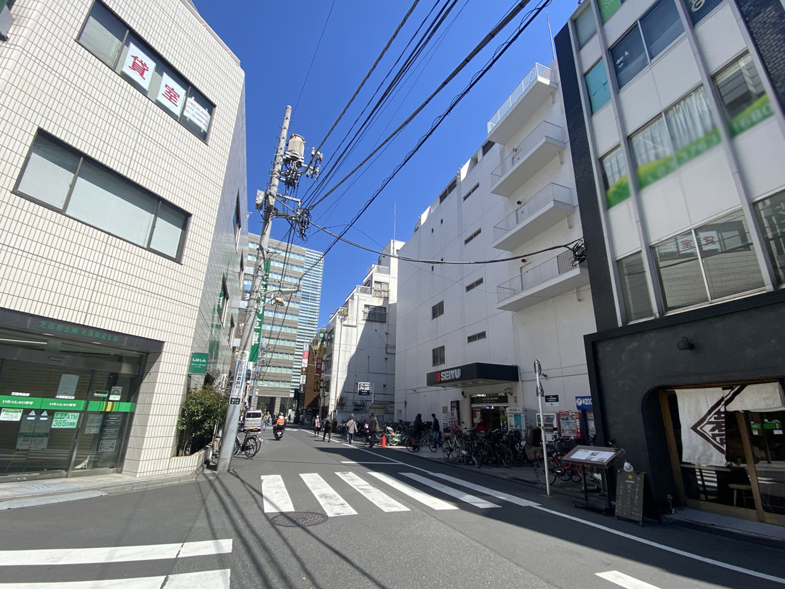 DAITOビル前面の通り