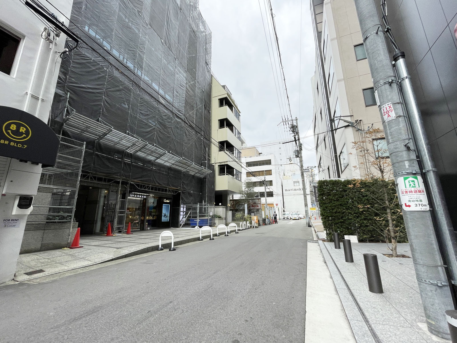 オーツグランドビル前面の通り