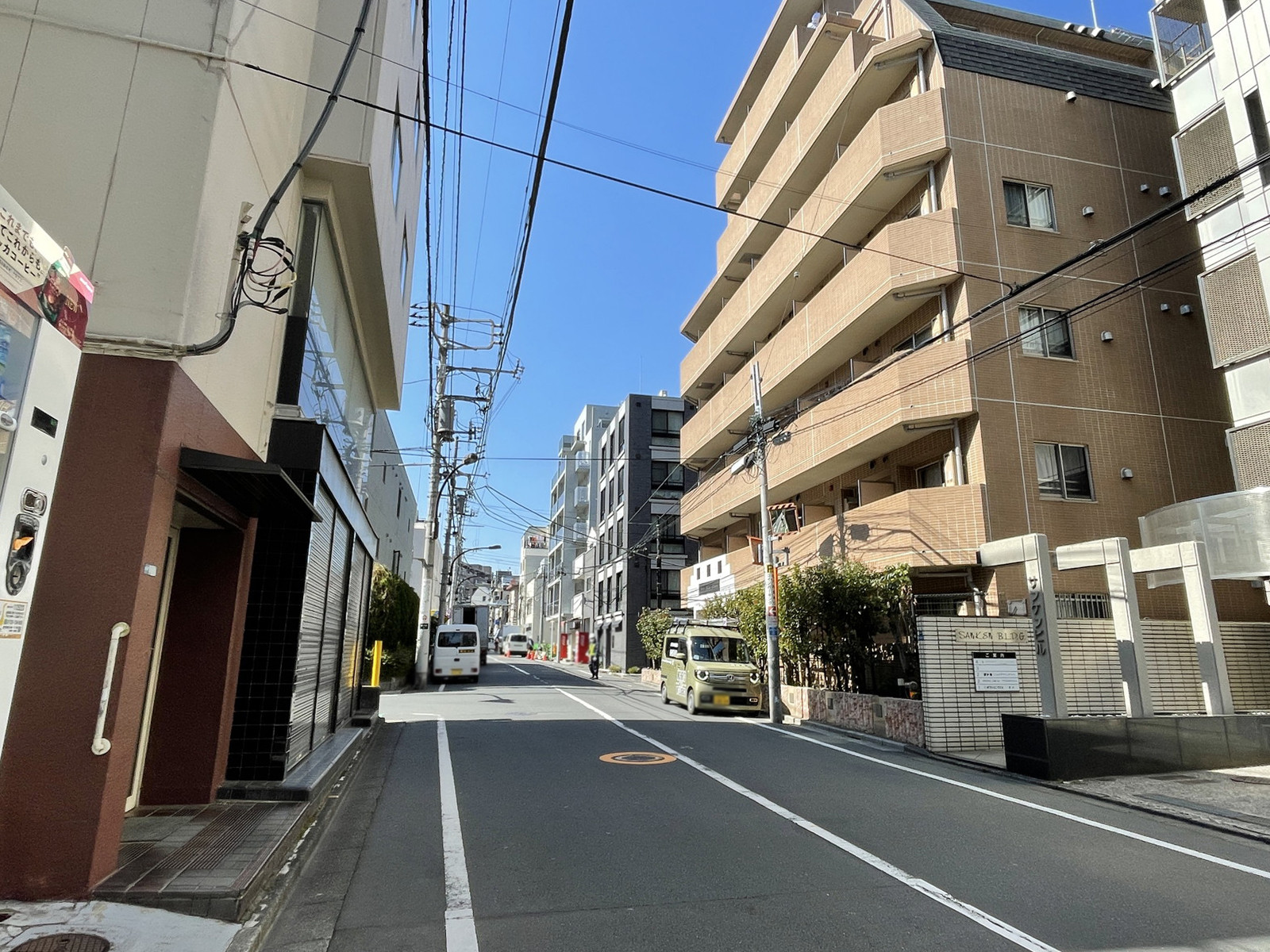 飯田橋プラレールビル前面の通り