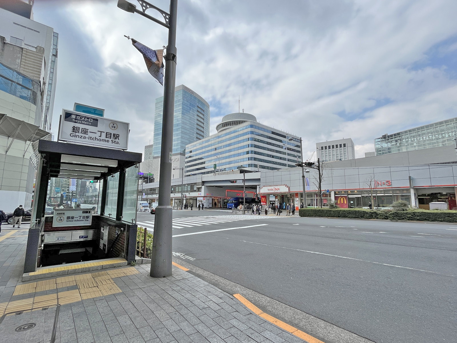 最寄りの「銀座一丁目駅」