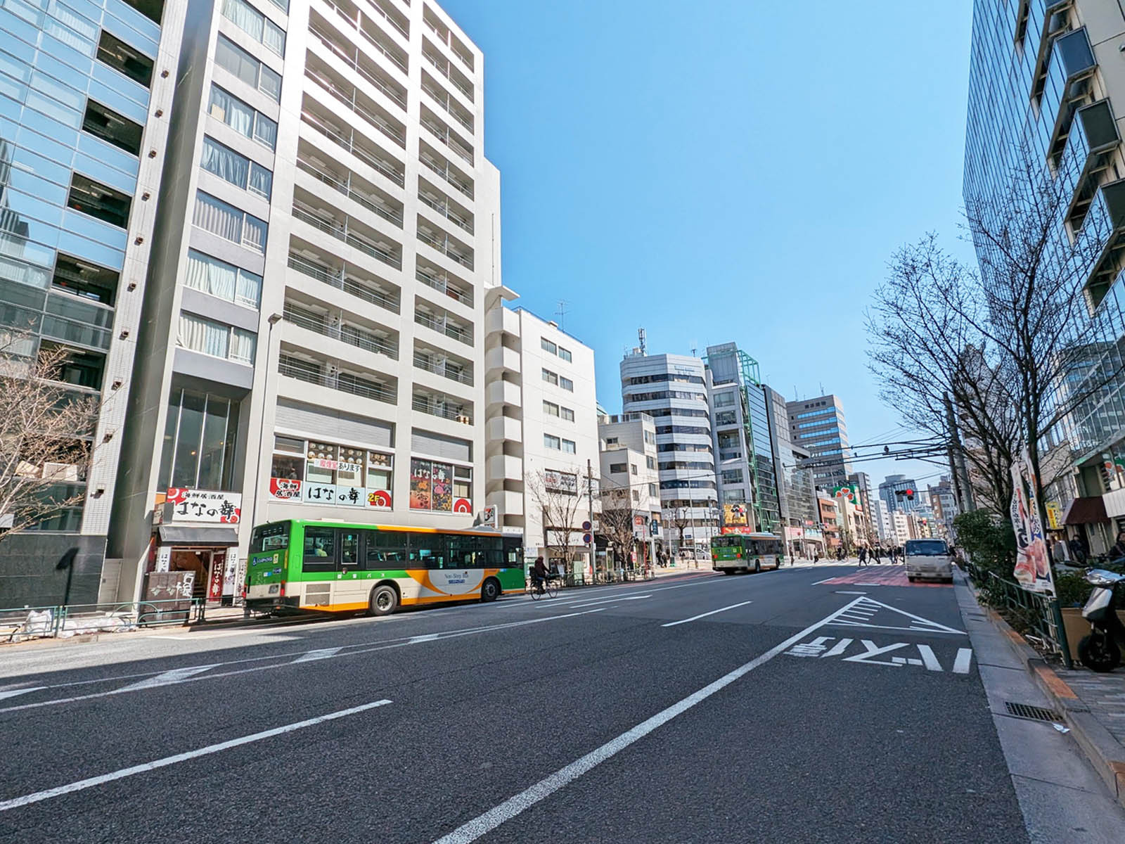 渋谷南東急ビル前面の明治通り