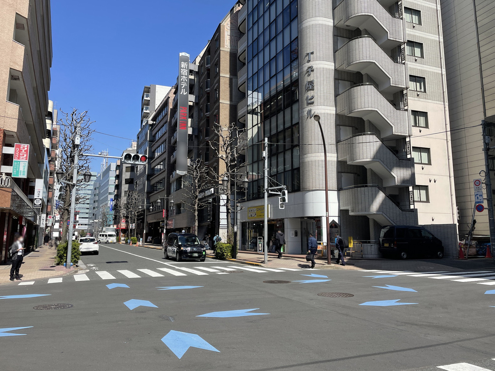 エビスビル前面の通り
