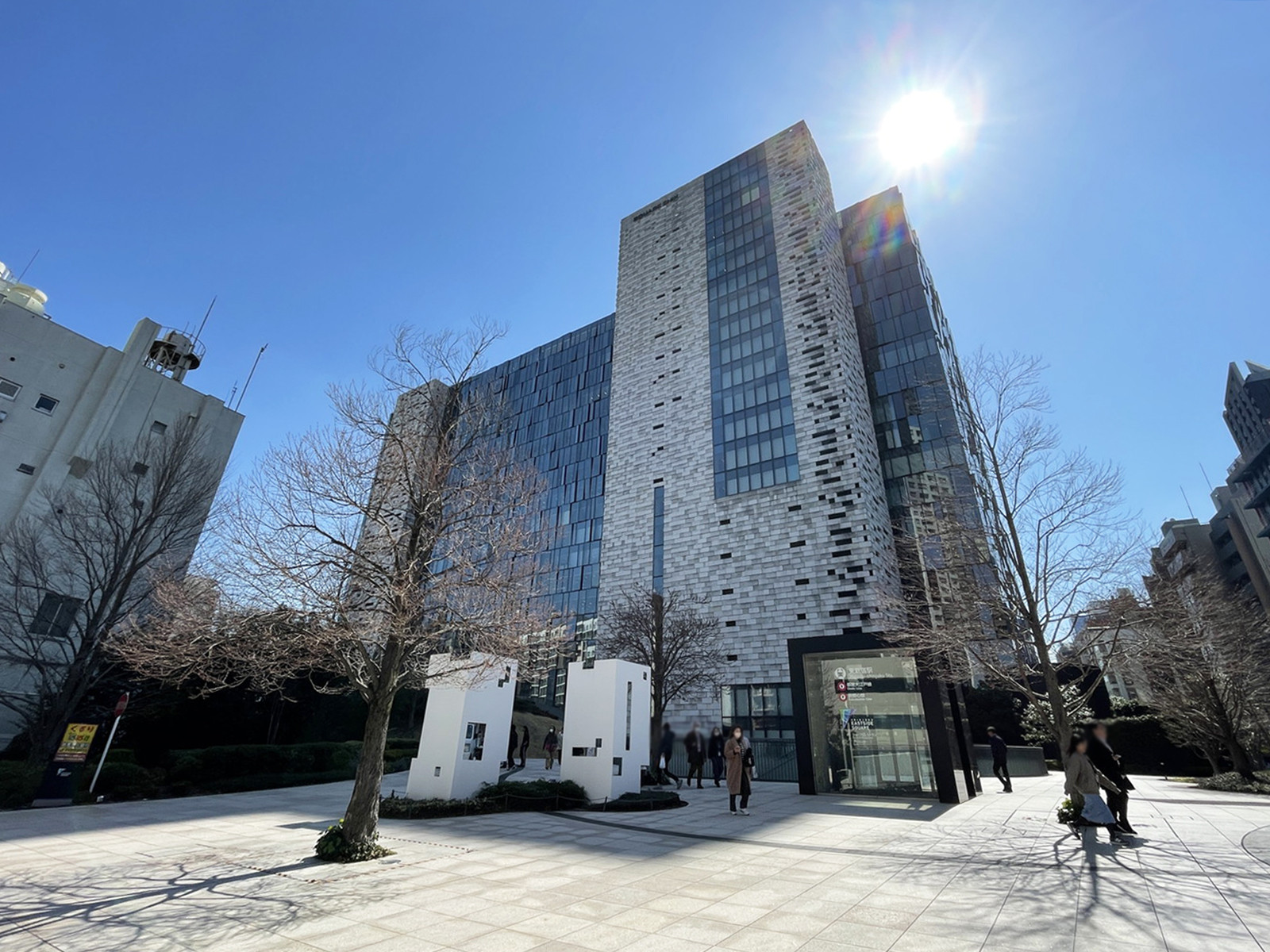 隣の新宿イーストサイドスクエア