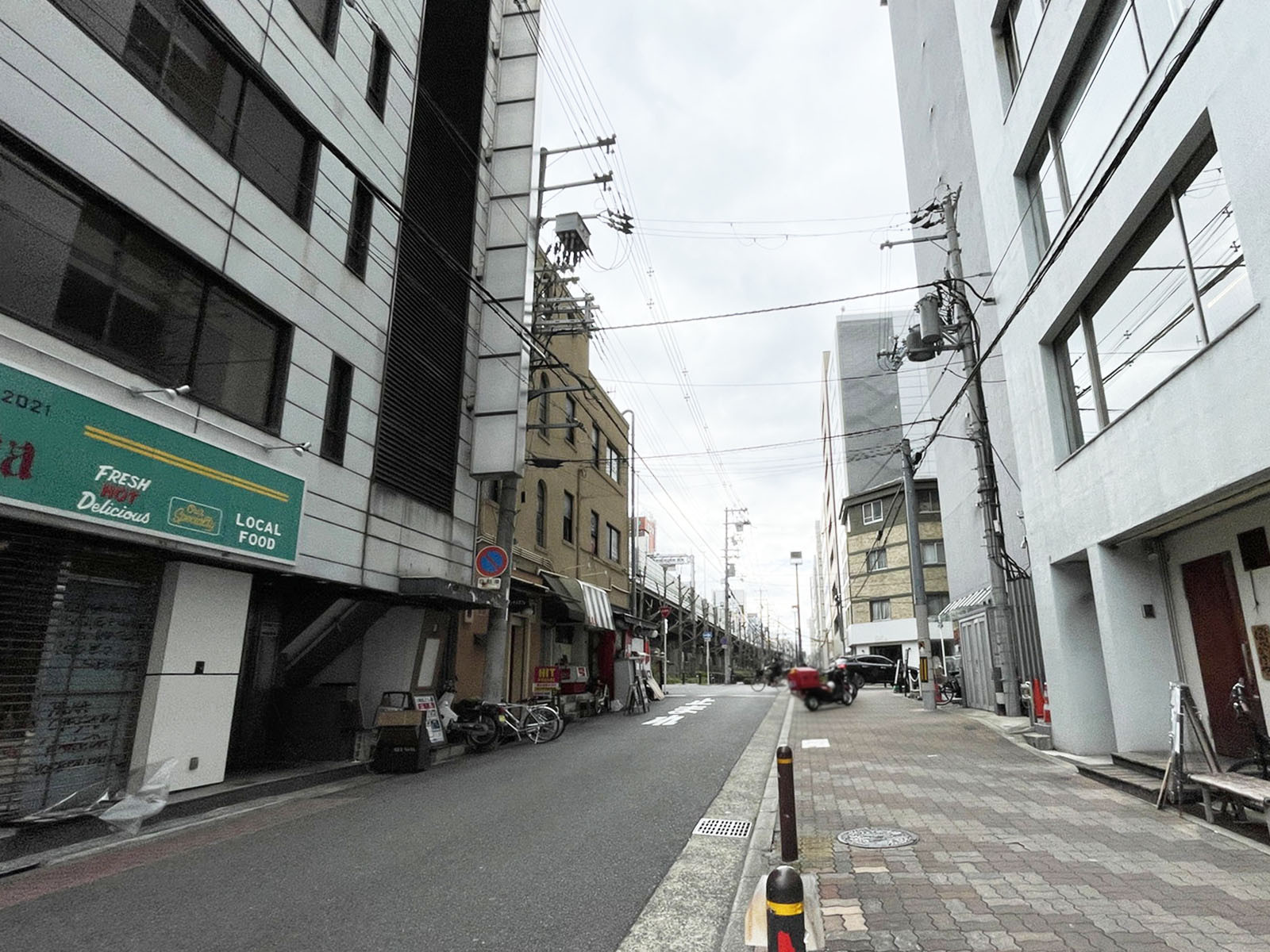 新町ビル前面の通り