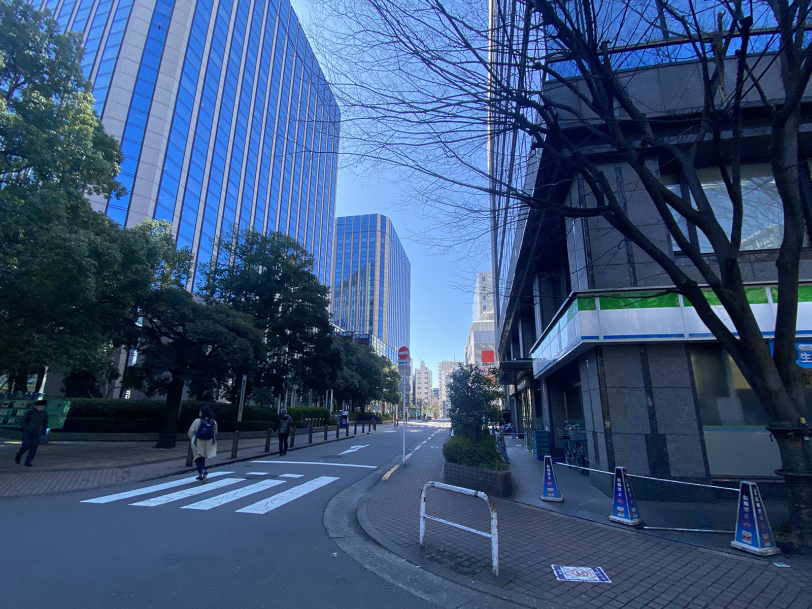 大森ベルポートD館前面の通り