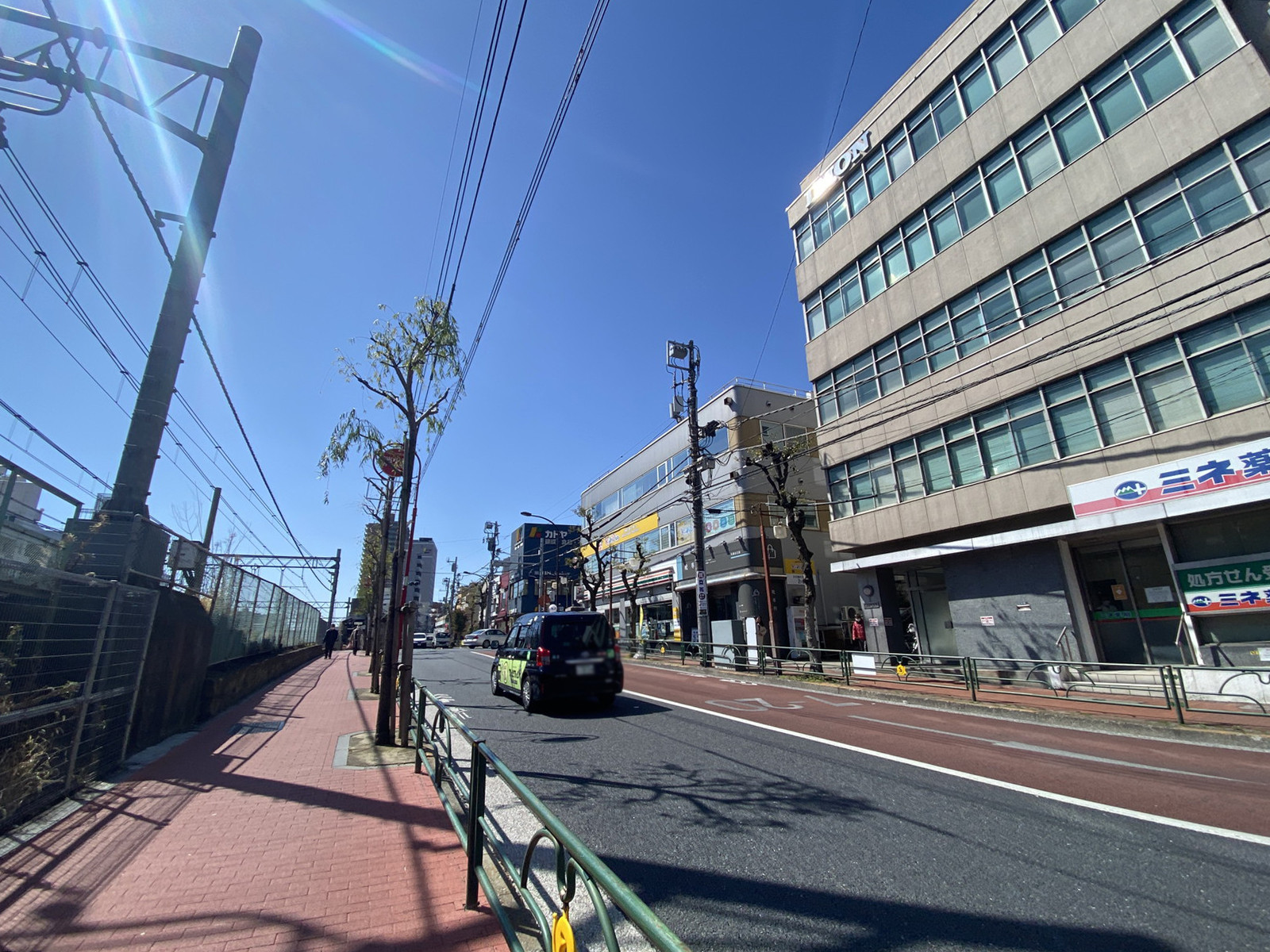 シオカワビル前面の通り
