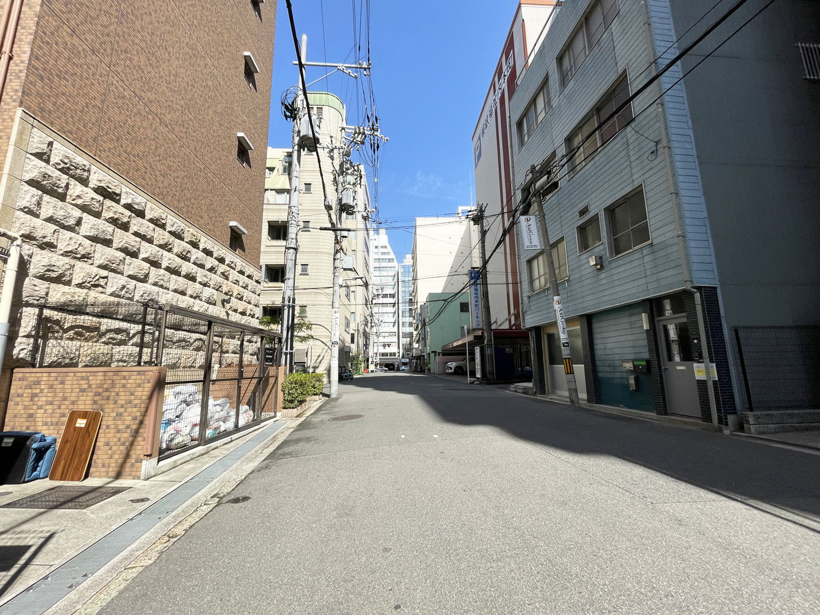 オージービル本町橋前面の通り